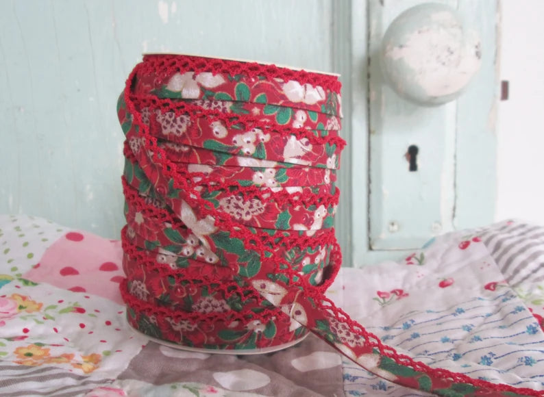 Christmas Floral Red Double Fold Crochet Edge Lace Bias Tape - 1 Yard for DIY Sewing, Quilting, Dressmaking & Holiday Decorations