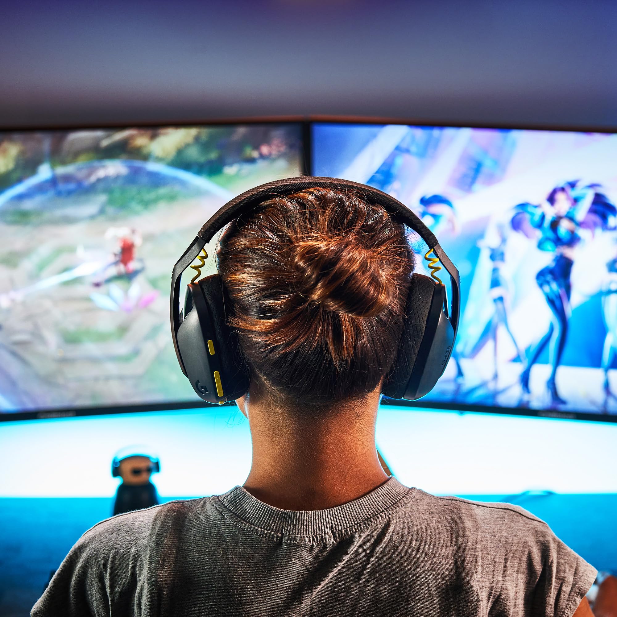Logitech G435 LIGHTSPEED Wireless Bluetooth Gaming Headset - Lightweight Design, Built-in Dual Microphones, 18-Hour Battery Life, Dolby Atmos Support - Compatible with PC, PS4, PS5, Nintendo Switch & Mobile Devices (Black) - Perfect for Gaming, Streaming & Remote Work