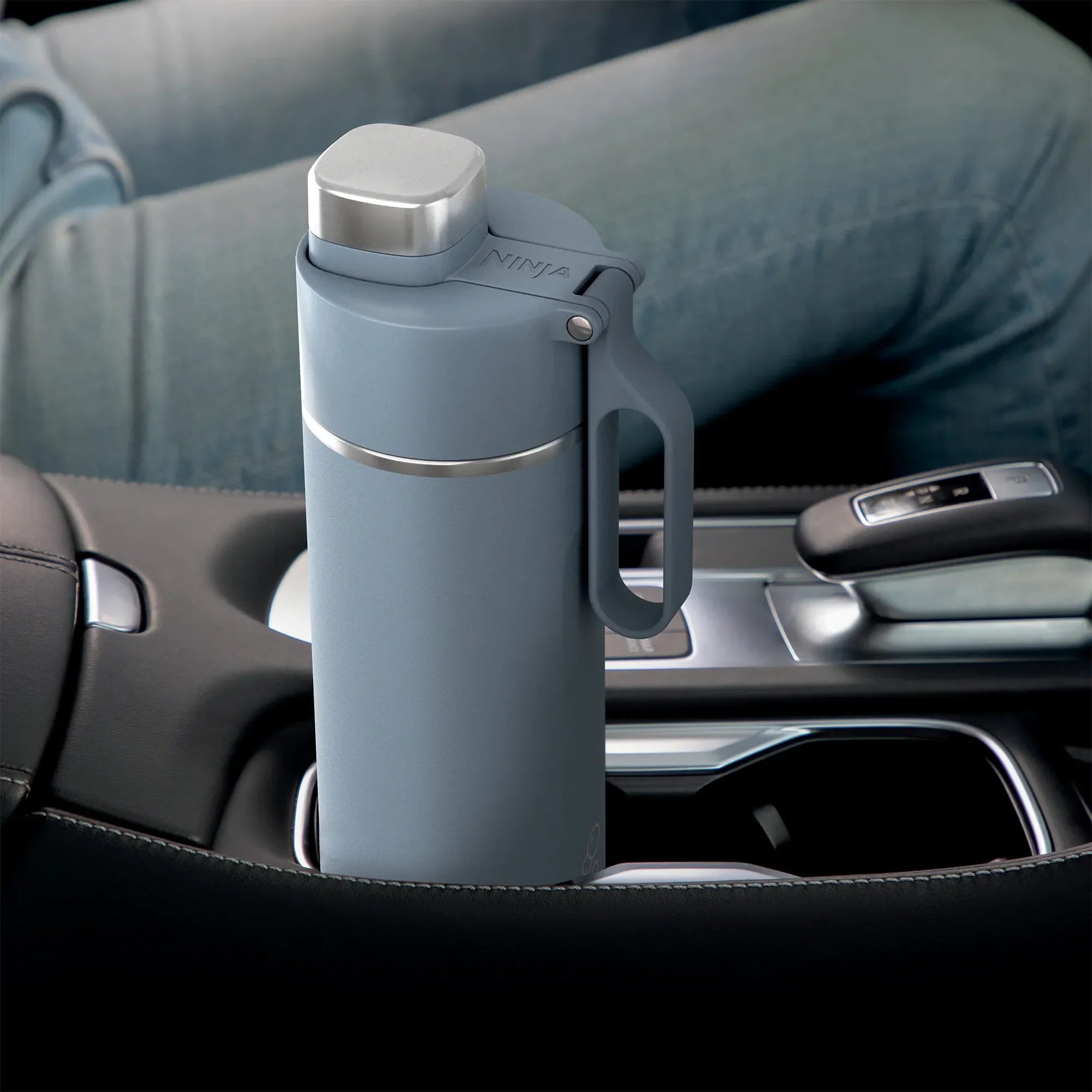 Ninja Thirsti 700ml Insulated Water Bottle - Leak Proof Stainless Steel Travel Mug for Hot & Cold Drinks - Perfect for Gym, Hiking, Office & Outdoor Adventures