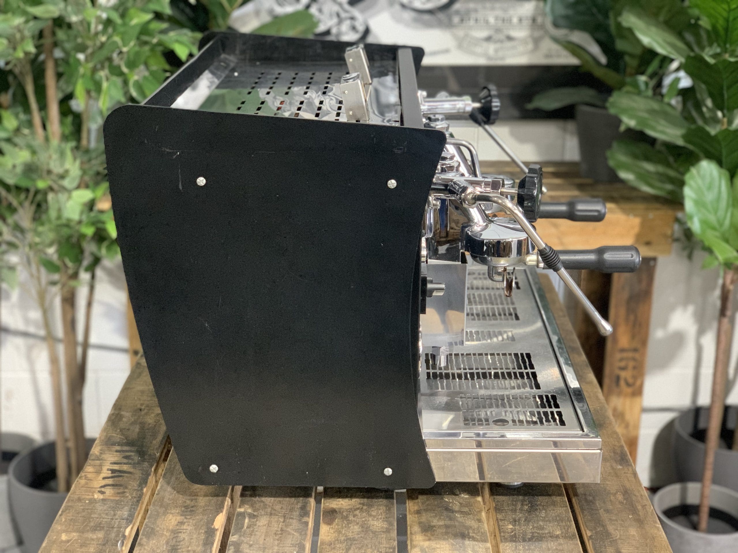 Brugnetti Giulia Manufactum 2 Group Black Commercial Espresso Machine for Coffee Shops & Restaurants | Professional Barista Equipment