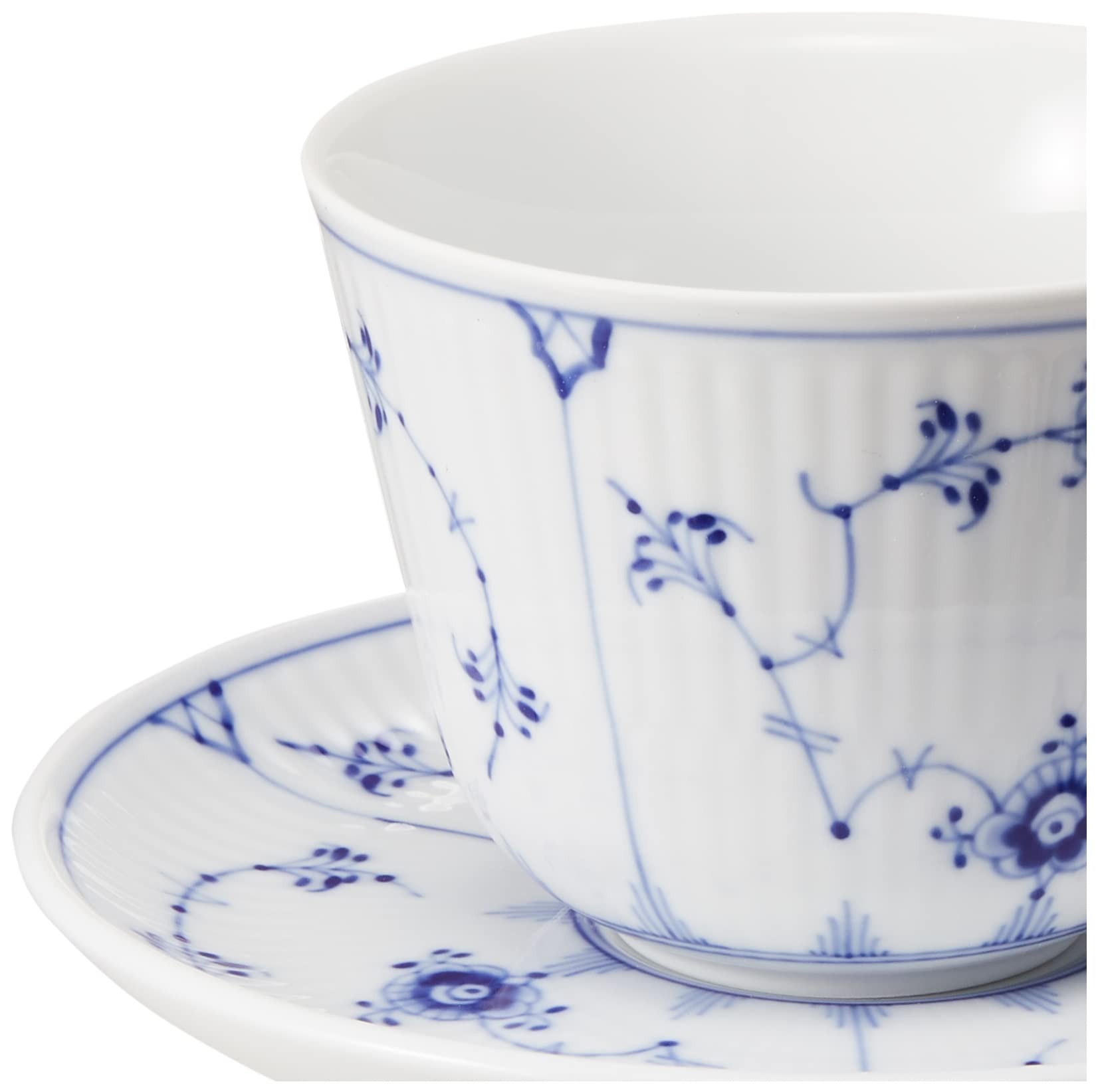 Royal Copenhagen Blue Fluted Plain Cup & Saucer Set - 8.5 oz (240 ml) Fine Porcelain Tea Cup - Elegant Wedding Gift, Anniversary Present & Tea Party Essential - Perfect for Bridal Showers, Afternoon Tea & Home Decor