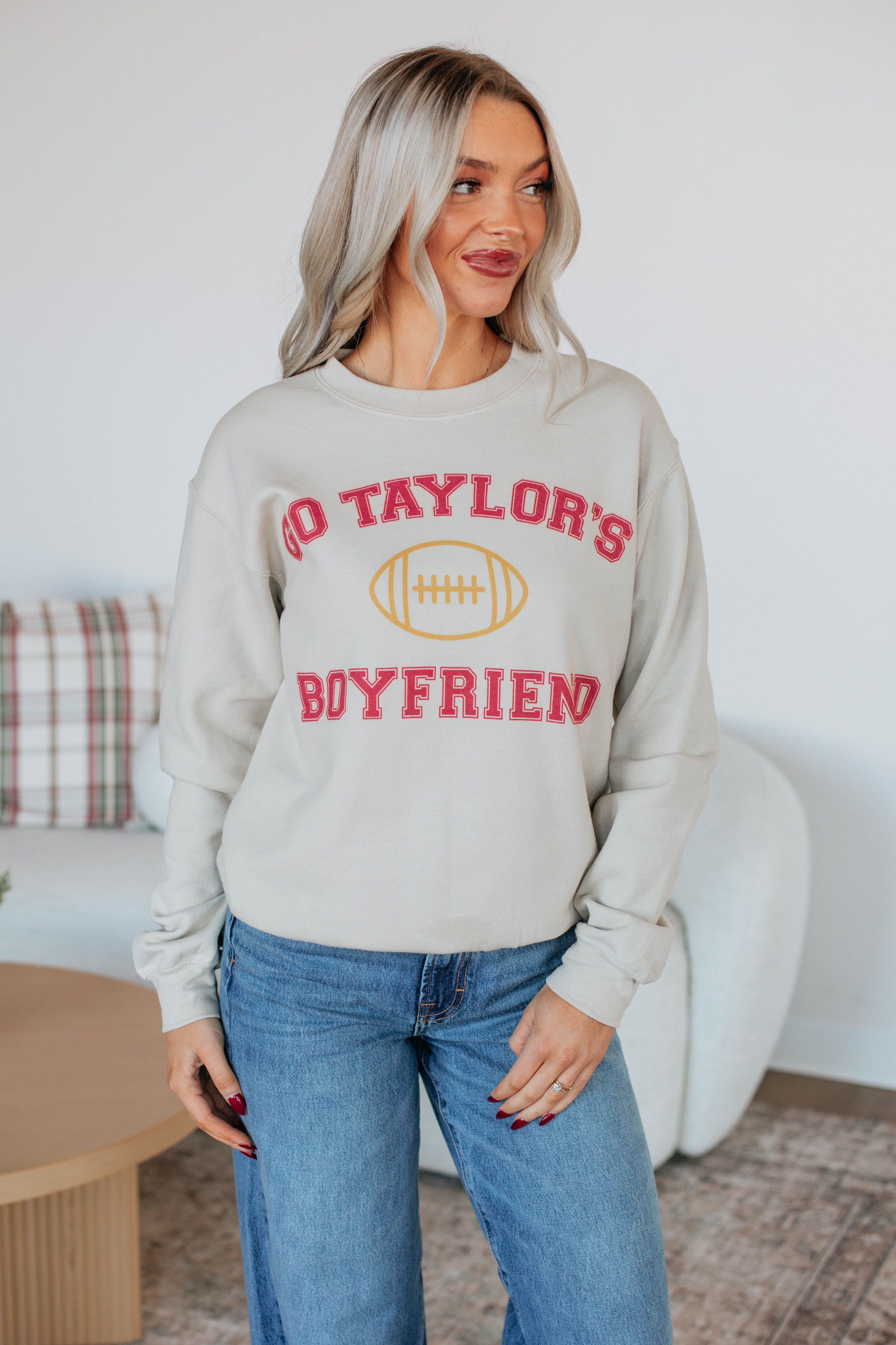 Go Taylor's Boyfriend Crewneck Sweatshirt - Soft & Cozy Pullover for Women - Casual Streetwear for Everyday Wear, Outings & Relaxing at Home