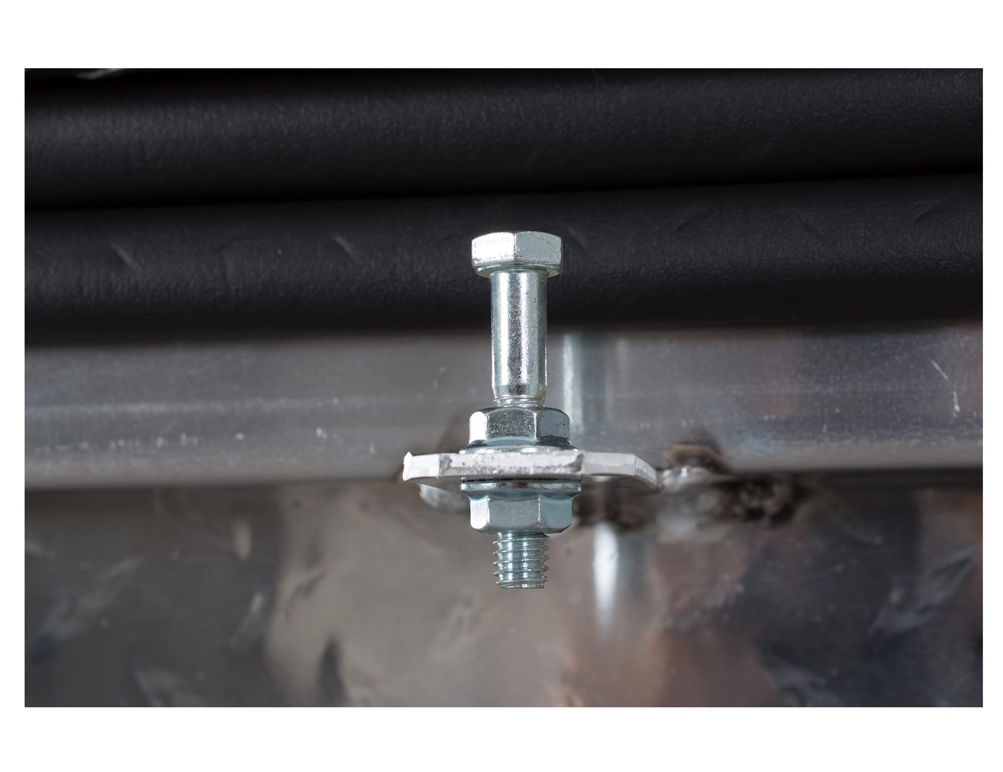Heavy-Duty Aluminum Diamond Tread Tool Box 24