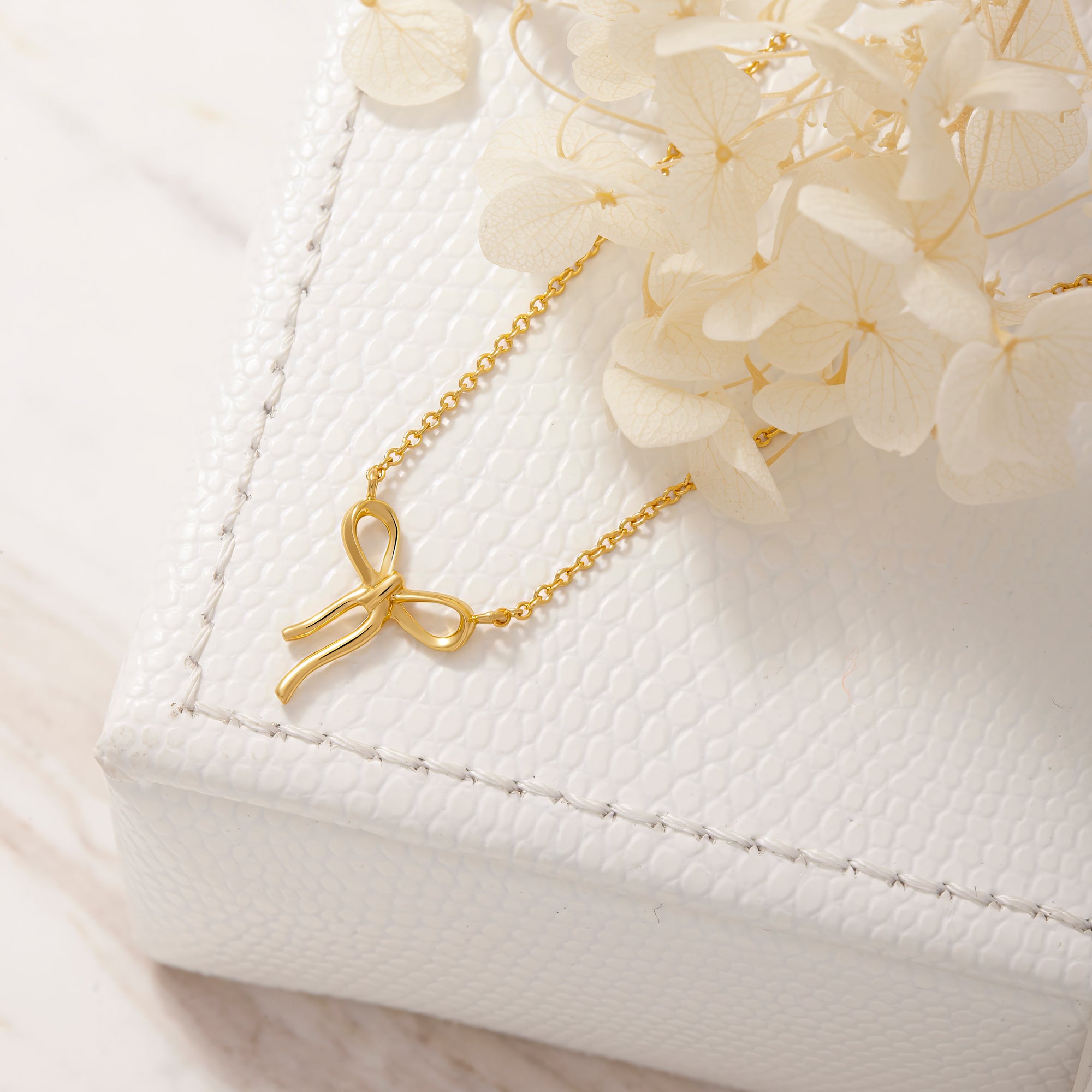 Elegant Gold Bow Necklace for Women - Dainty & Stylish Jewelry Gift for Her - Perfect for Parties, Weddings & Everyday Wear