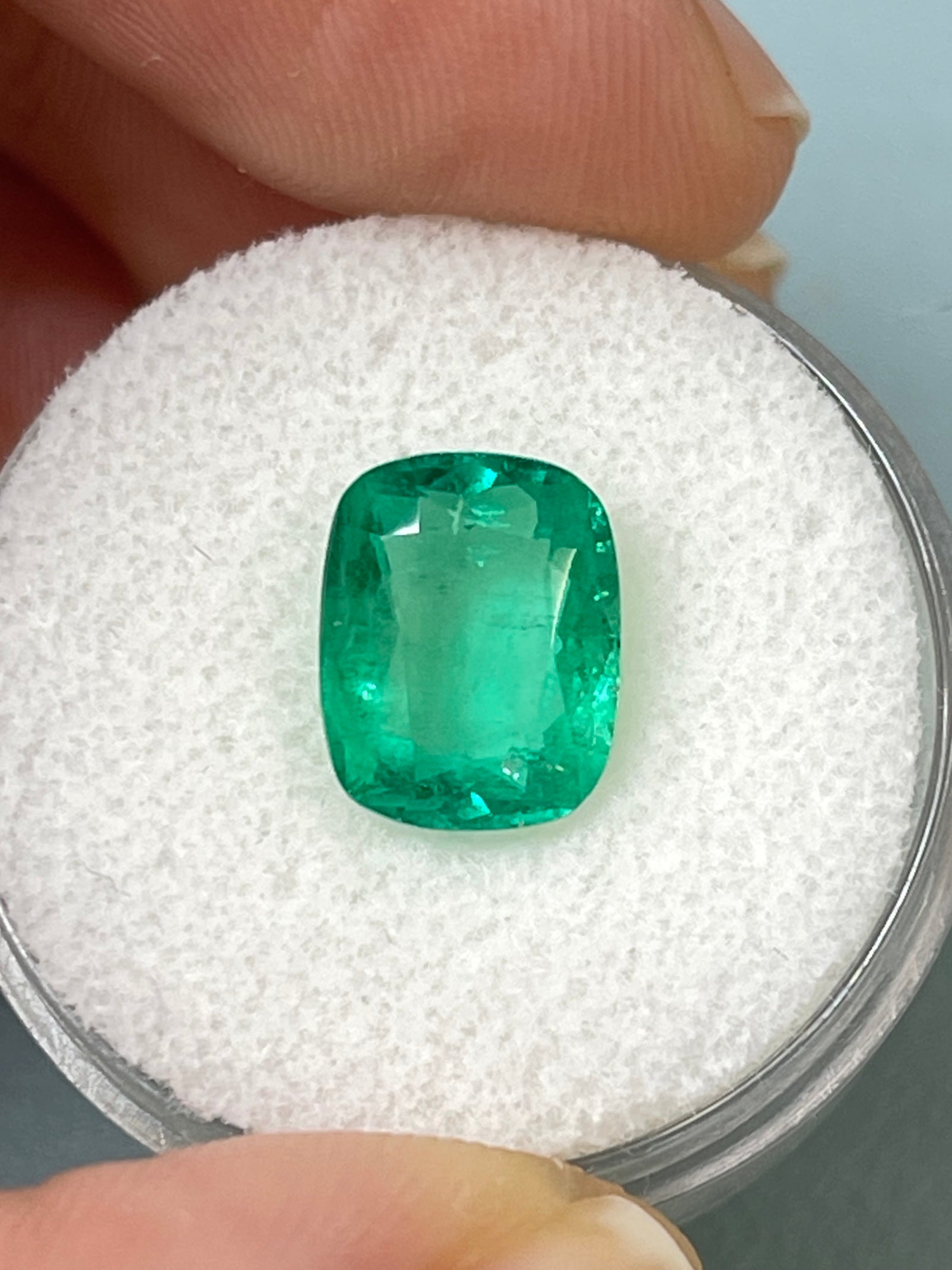 2.91 Carat Natural Colombian Emerald - 10.4x8.3mm Medium Green Loose Gemstone, Elongated Cushion Cut for Jewelry Making, Engagement Rings & Fine Collections