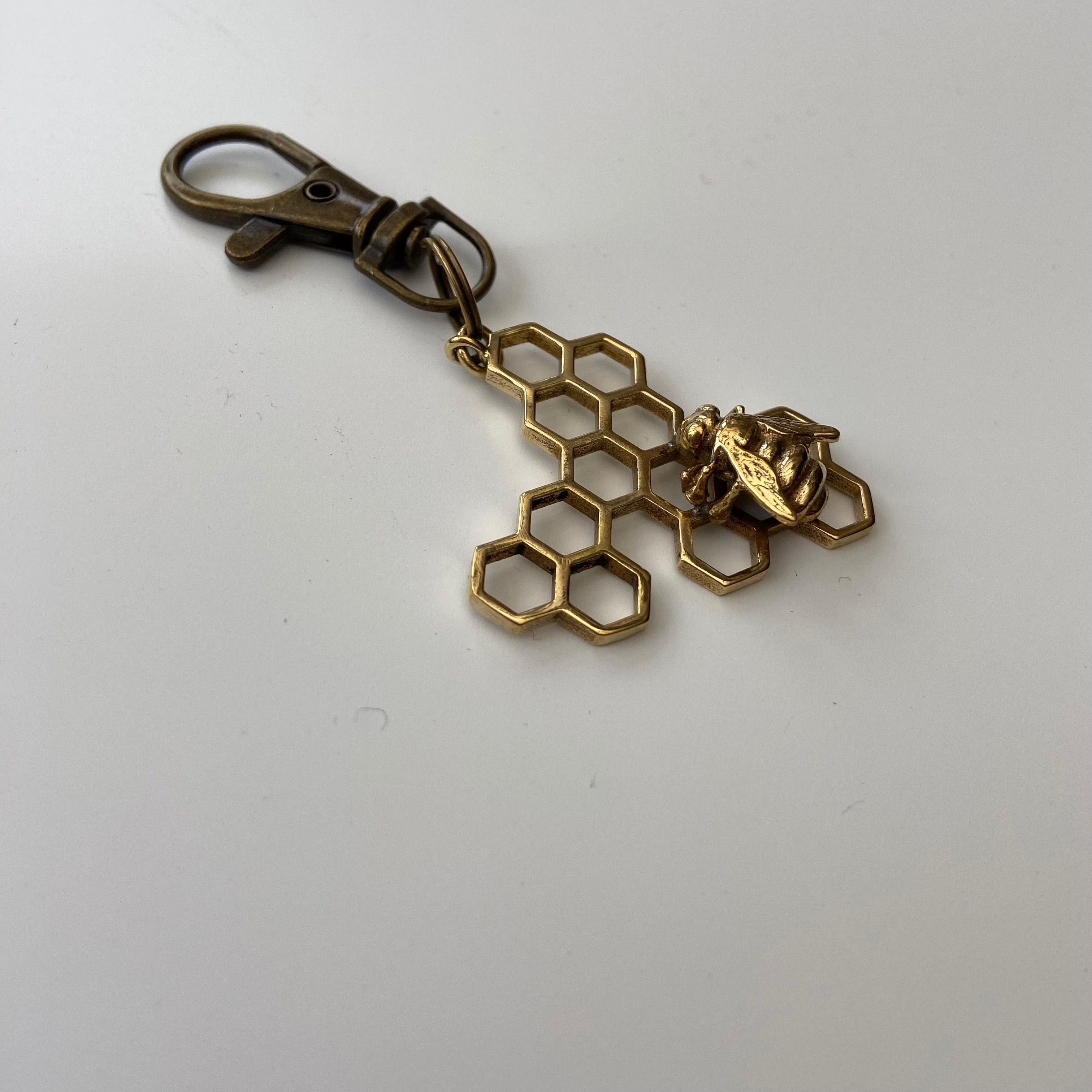Honeybee Belt Buckle - Stylish and Unique Waist Accessory for Women & Men | Perfect for Western, Cowboy, and Boho Fashion Outfits