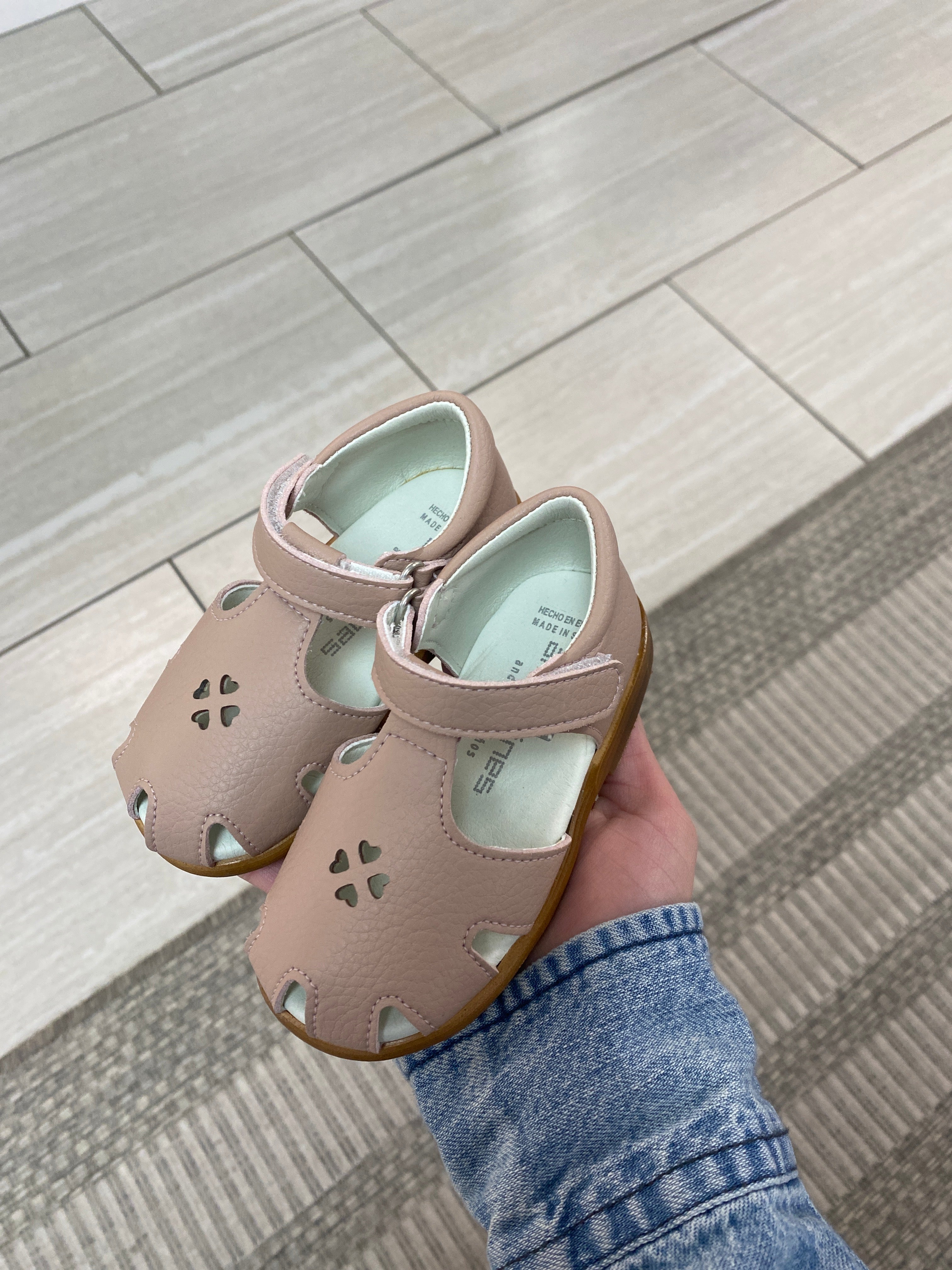 Andanines Pink Pebbled Heart Baby Shoes - Soft & Comfortable First Walkers for Infants & Toddlers - Perfect for Special Occasions, Photo Shoots & Everyday Wear