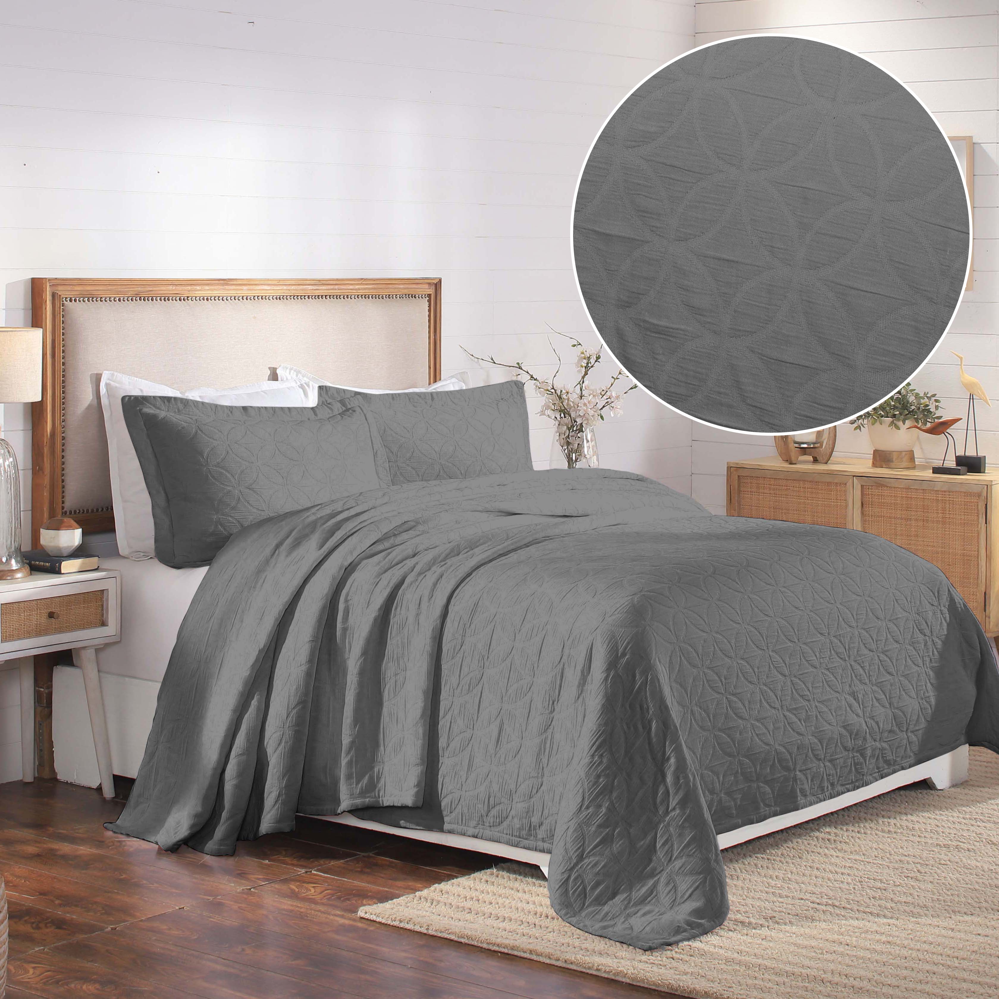 Serenity Cotton Matelasse Celtic Circle Airy Bedspread Set - Queen Size Lightweight Quilted Coverlet with All-Over Embroidery for Bedroom Decor, Guest Room & Cozy Home Styling