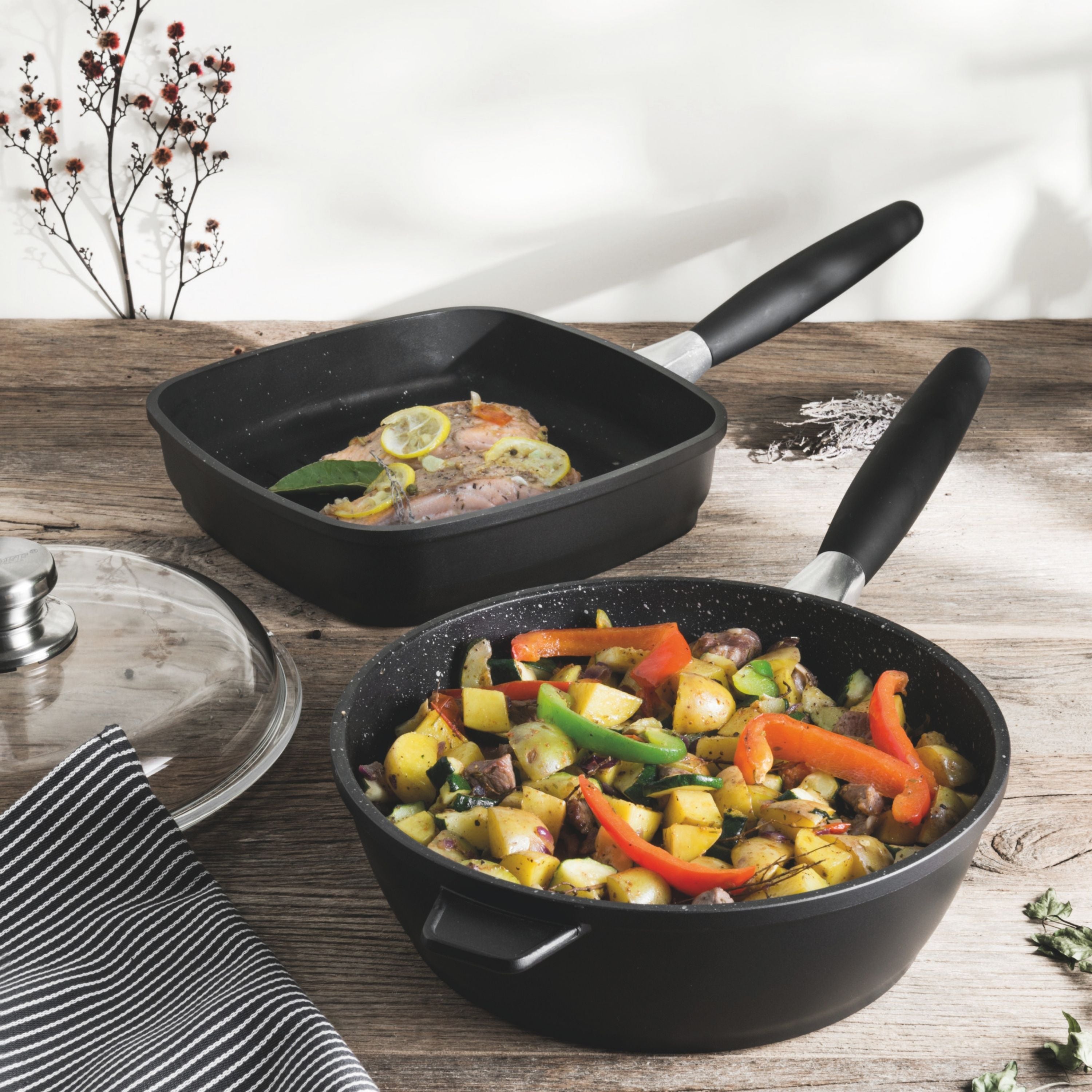 BergHOFF Scala 11-Inch Nonstick Cast Aluminum Grill Pan for Steak, Vegetables & BBQ - Perfect for Indoor & Outdoor Cooking