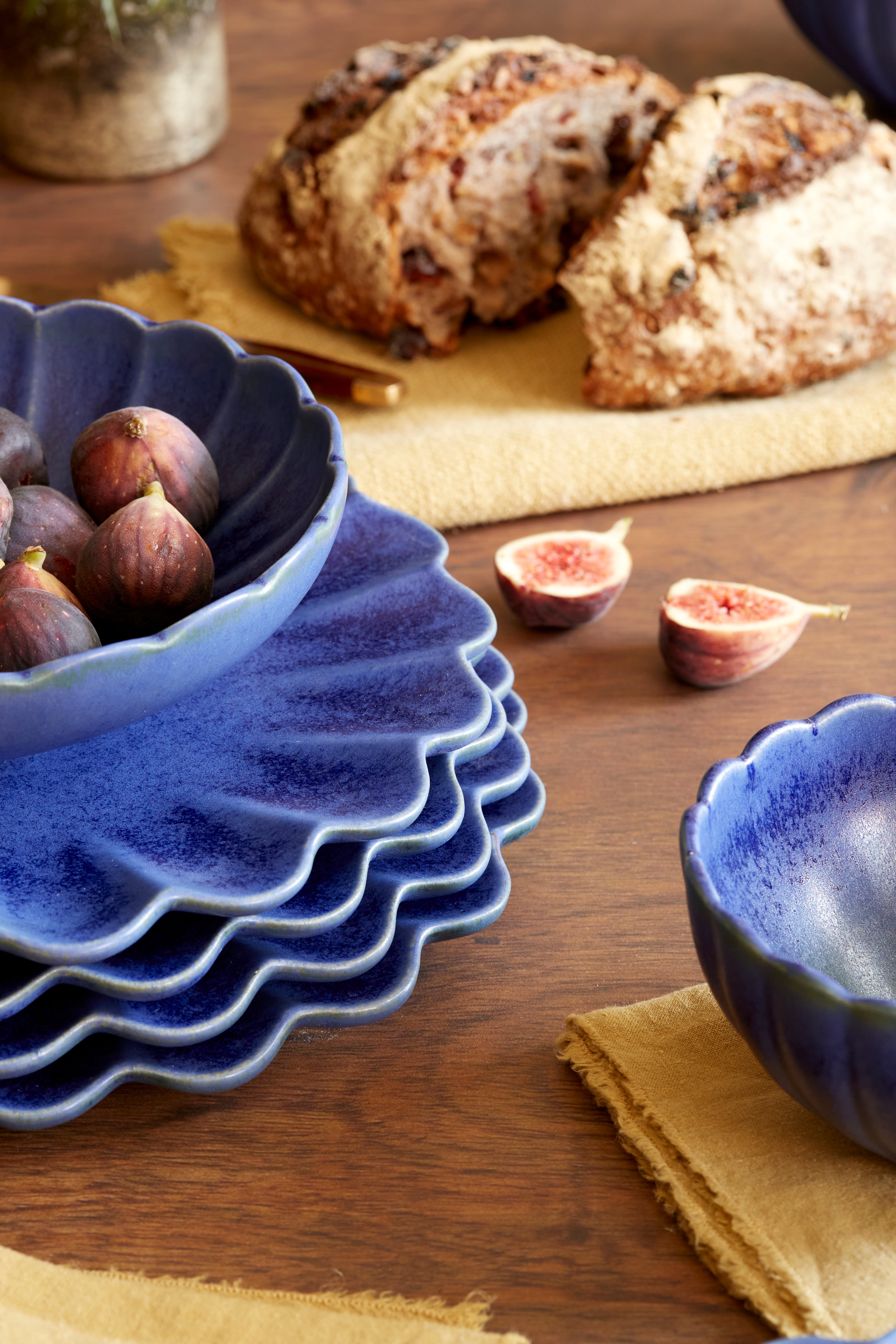 Blue Dhalia Stoneware Bowl - Elegant Ceramic Serving Bowl for Soup, Salad, Pasta & Desserts - Perfect for Dining, Entertaining & Home Decor