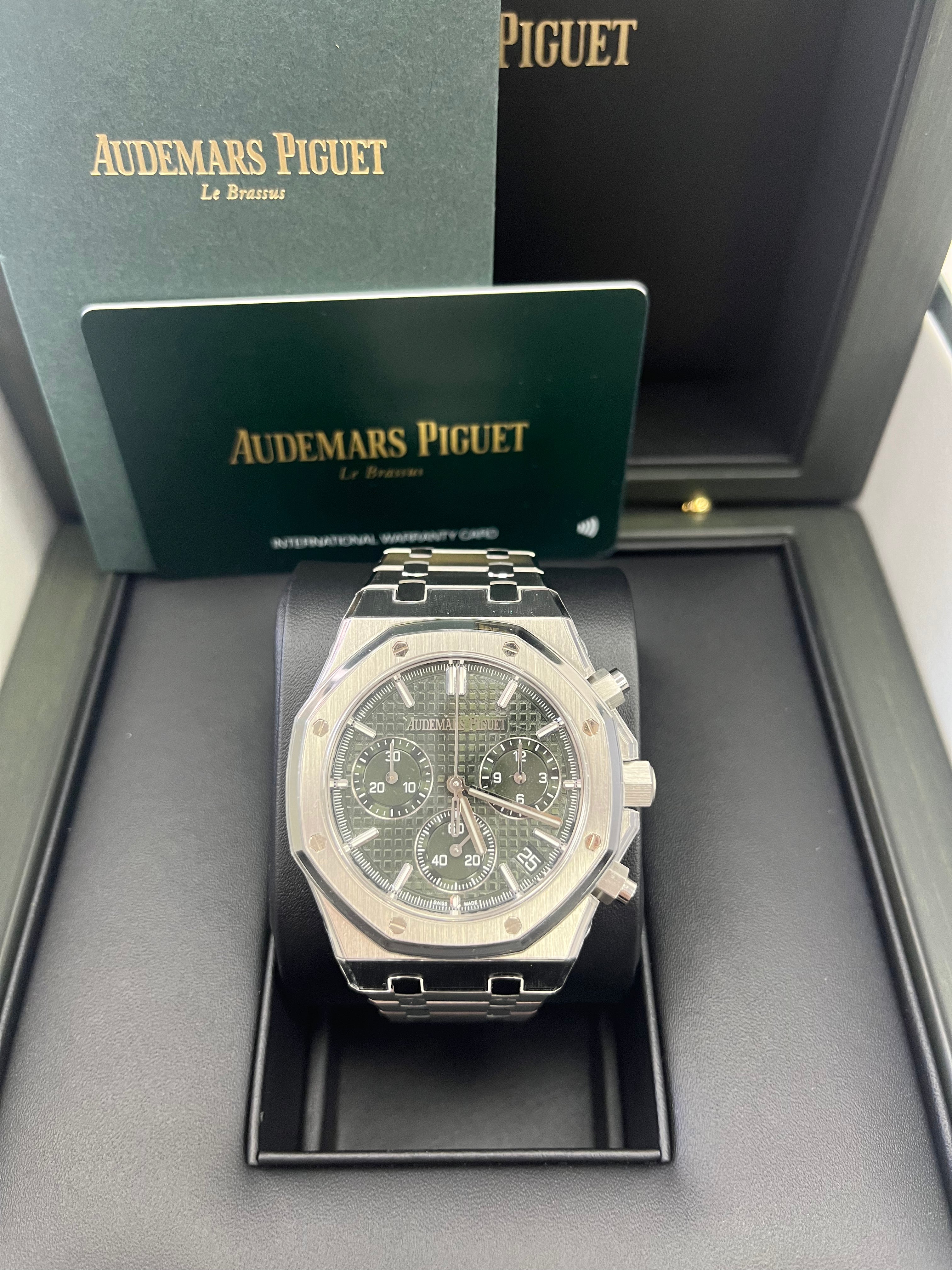 Audemars Piguet Royal Oak Chronograph 26240ST.OO.1320ST.08 Men's Luxury Watch - Premium Swiss Automatic Chronograph for Business, Formal & Special Occasions