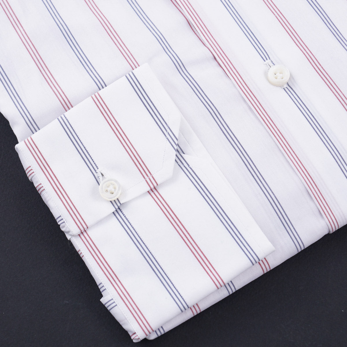 Isaia Men's Regular Fit 'Italia' 100% Cotton Dress Shirt - Premium Italian Formal Wear for Business & Special Occasions