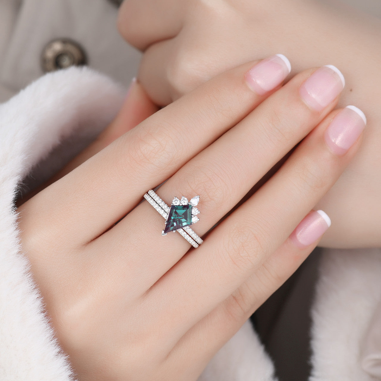 Unique Kite Cut Alexandrite & Moissanite Engagement Ring - Solitaire Half Eternity Stacking Bridal Set for Wedding, Proposal & Anniversary Gifts