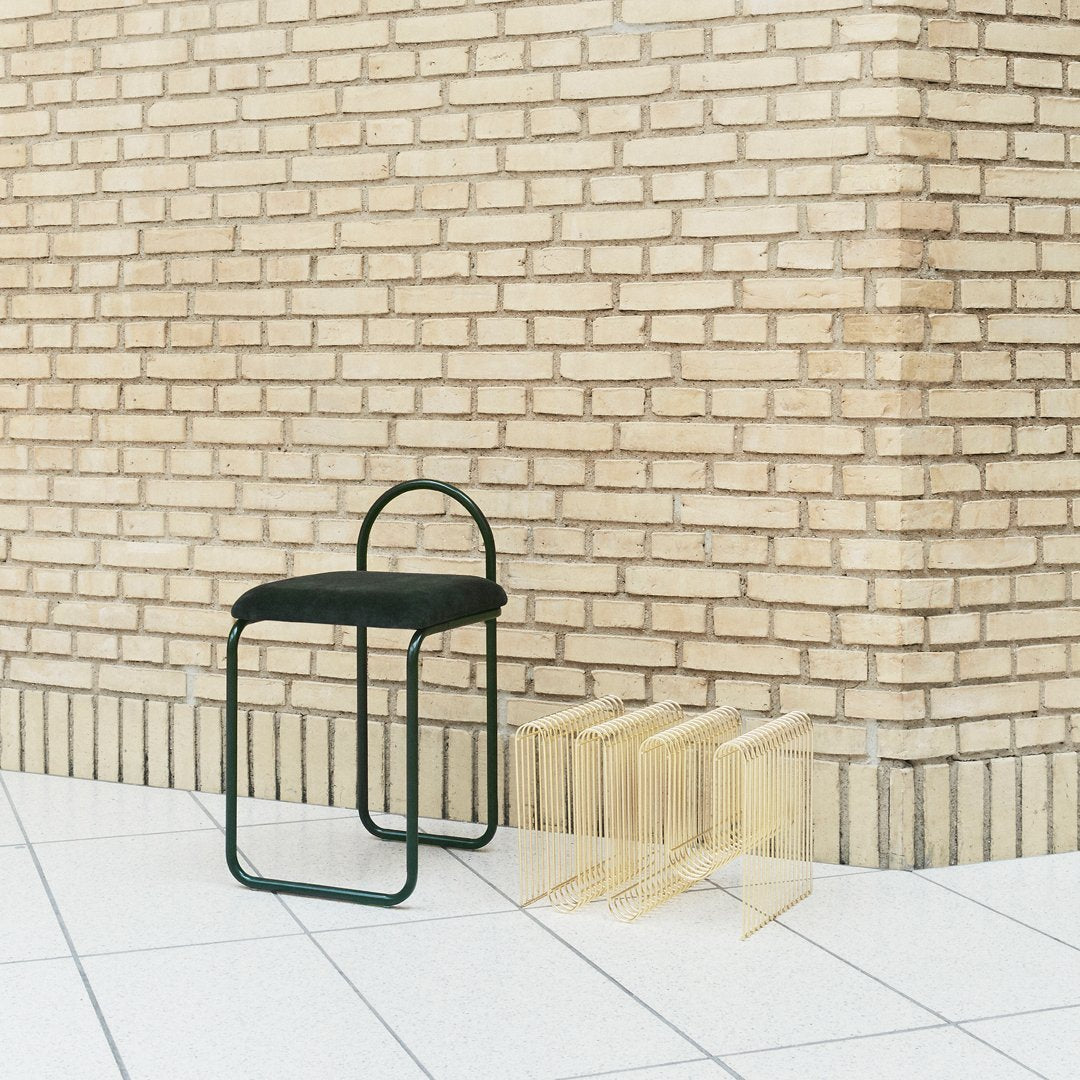Curved Magazine Holder - Modern Wire Rack for Books & Newspapers - Perfect for Living Room, Office, or Bedroom Organization