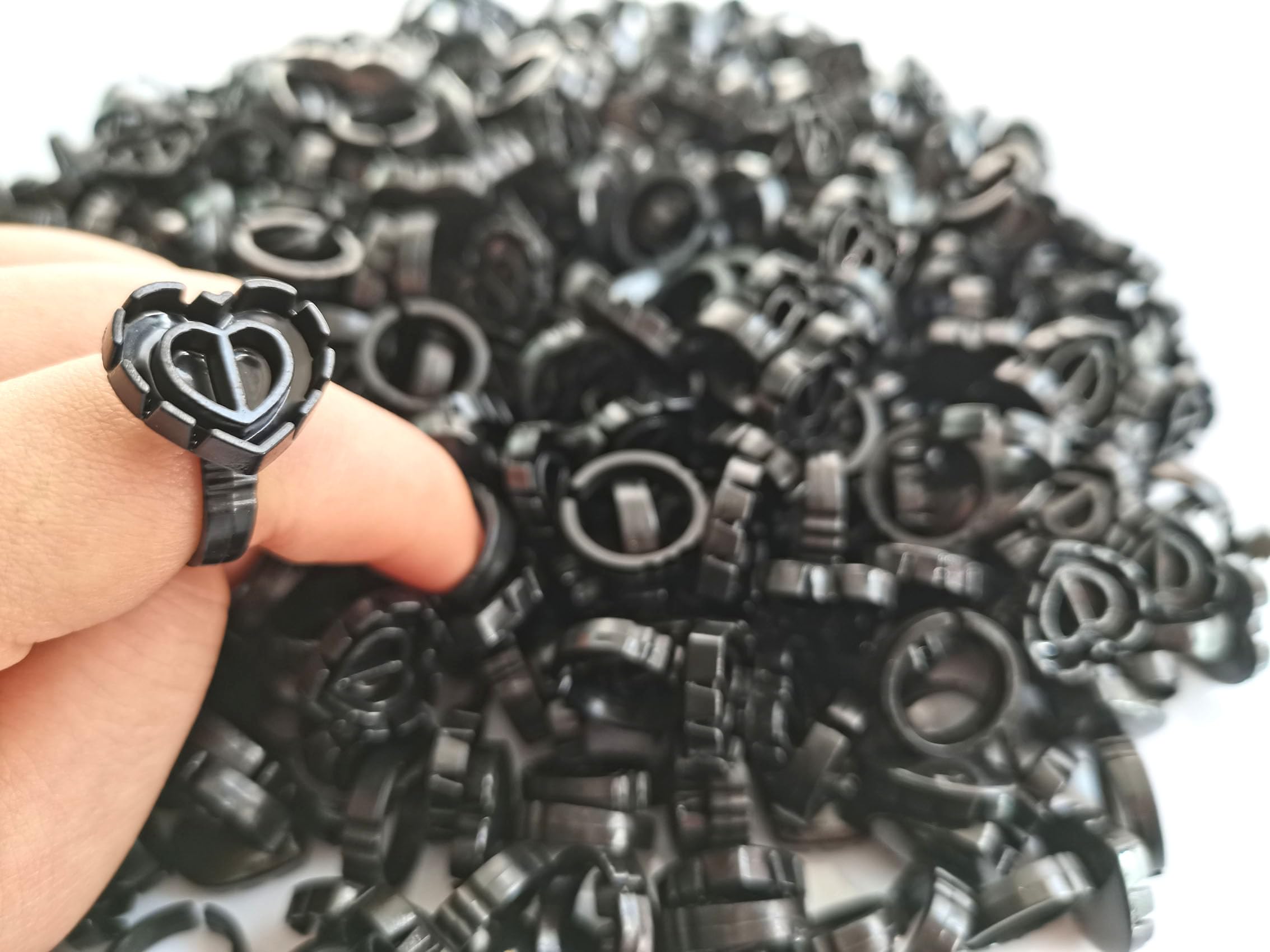 **300PCS Black Disposable Eyelash Glue Rings - Heart & Flower Shaped Lash Glue Holders for Eyelash Extensions - Perfect for Salon, DIY & Professional Lash Artists**