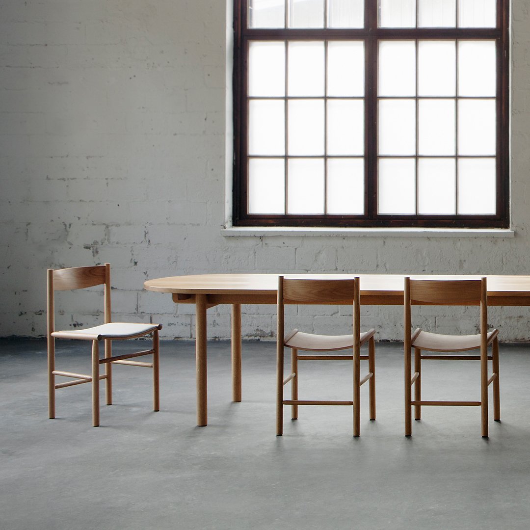 Stylish Oval Dining Table - Modern Basic Table for Kitchen, Dining Room & Small Spaces | Perfect for Family Gatherings & Dinner Parties