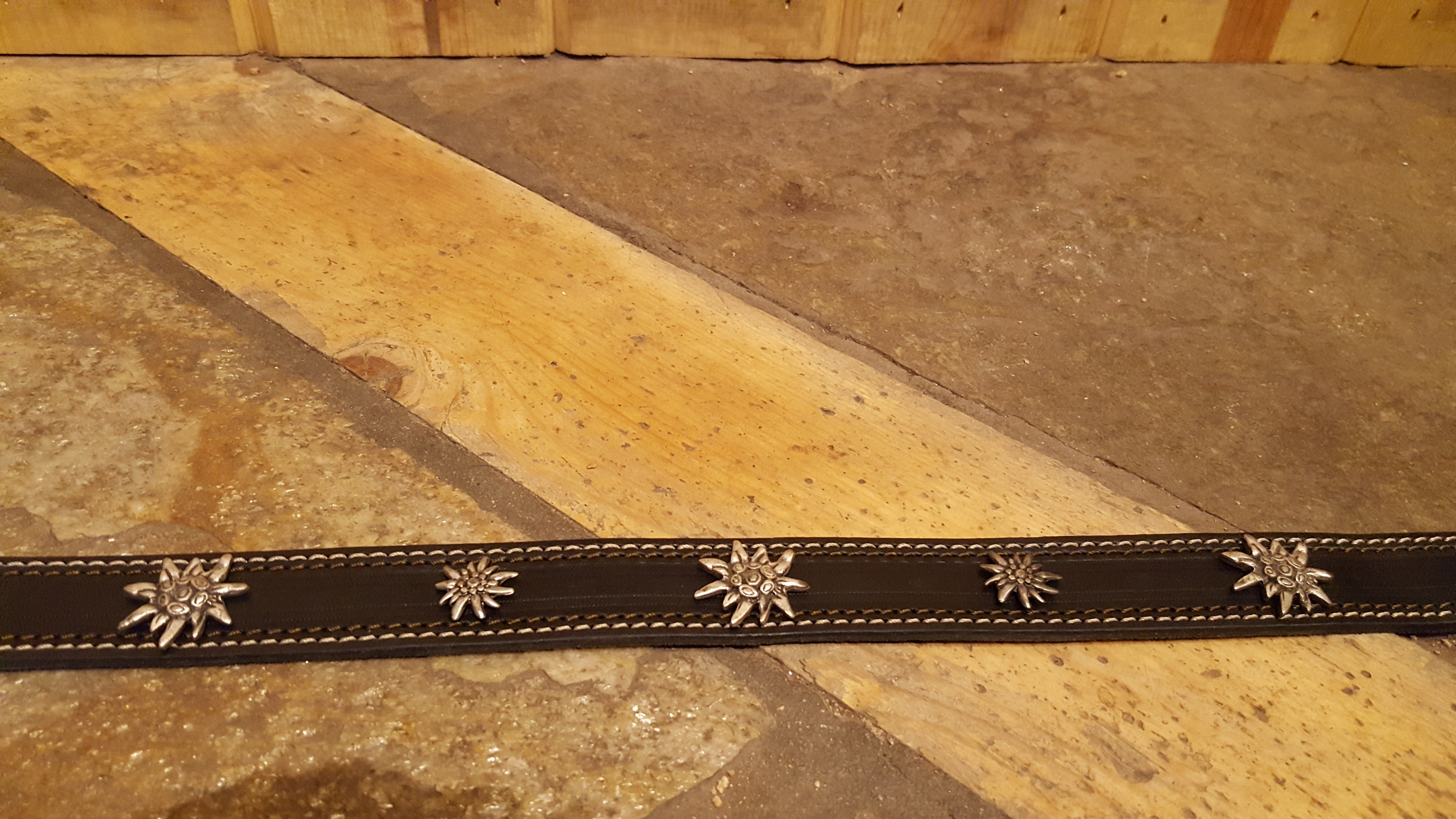 Rustic Edelweiss Swiss Belt - Vintage Leather Waist Belt for Women - Perfect for Boho, Western & Alpine Fashion Outfits