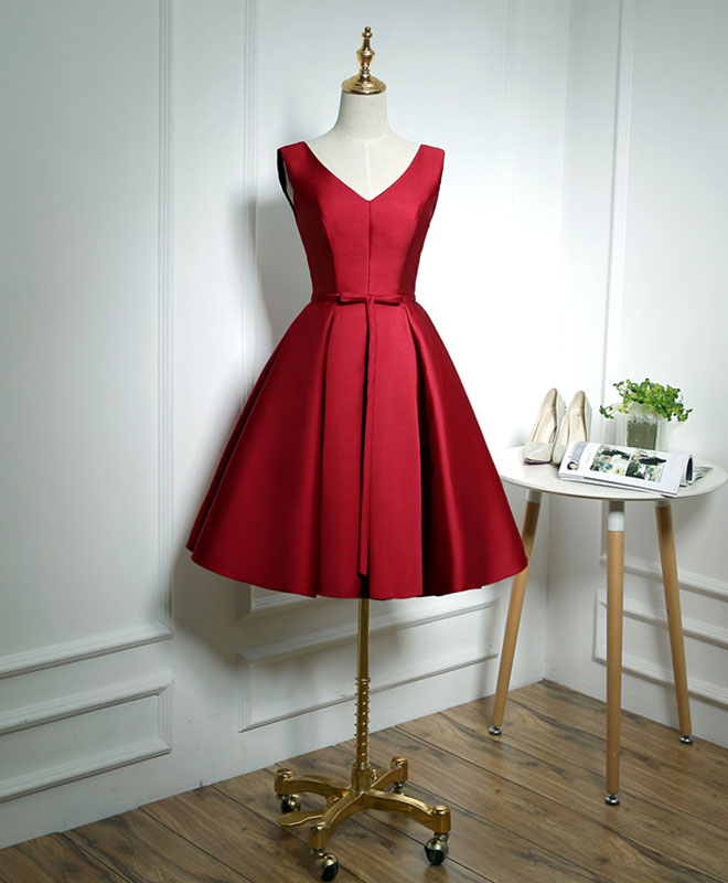 Elegant Burgundy Satin V-Neck Short Prom Dress for Women - Perfect for Evening Parties, Homecoming, and Special Occasions