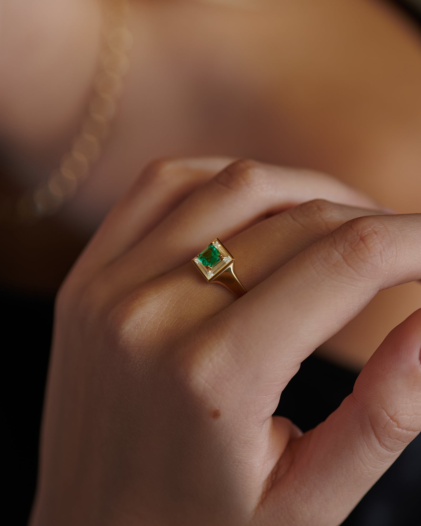 Emerald & Trapeze Diamond Art Deco Ring - Vintage Style Engagement Ring for Women, 14K Gold Wedding Band, Perfect for Bridal Jewelry, Anniversary Gifts & Special Occasions