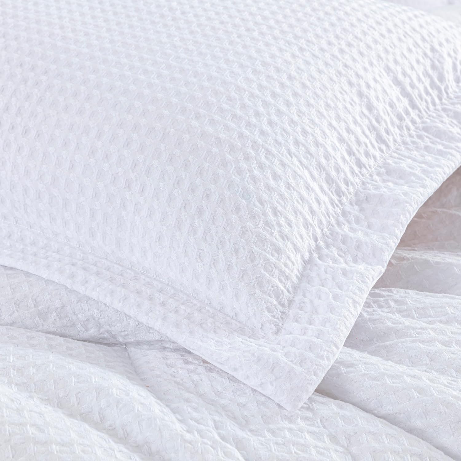Chezmoi Collection Wilmer 3-Piece Waffle Weave Comforter Set - Soft & Cozy All-Season Queen Size Bedding in White for Bedroom Decor & Guest Room Comfort
