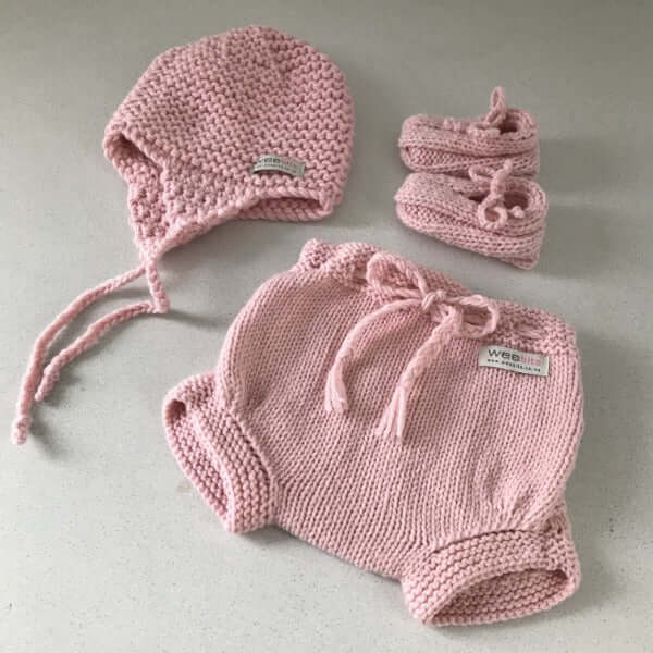 Chunky Knit Beanie Hat, Cozy Over Nappy Pants & Comfortable Loafers - Winter Outfit Essentials for Women & Men | Perfect for Casual Wear, Street Style & Cold Weather Fashion
