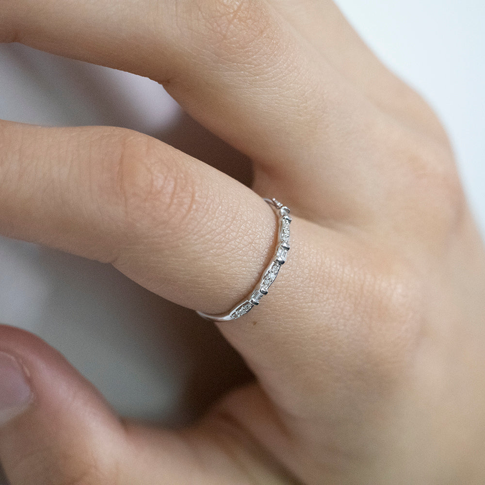 9ct White Gold Diamond Eternity Ring with 18 Stones - Perfect for Anniversaries, Engagements & Special Occasions