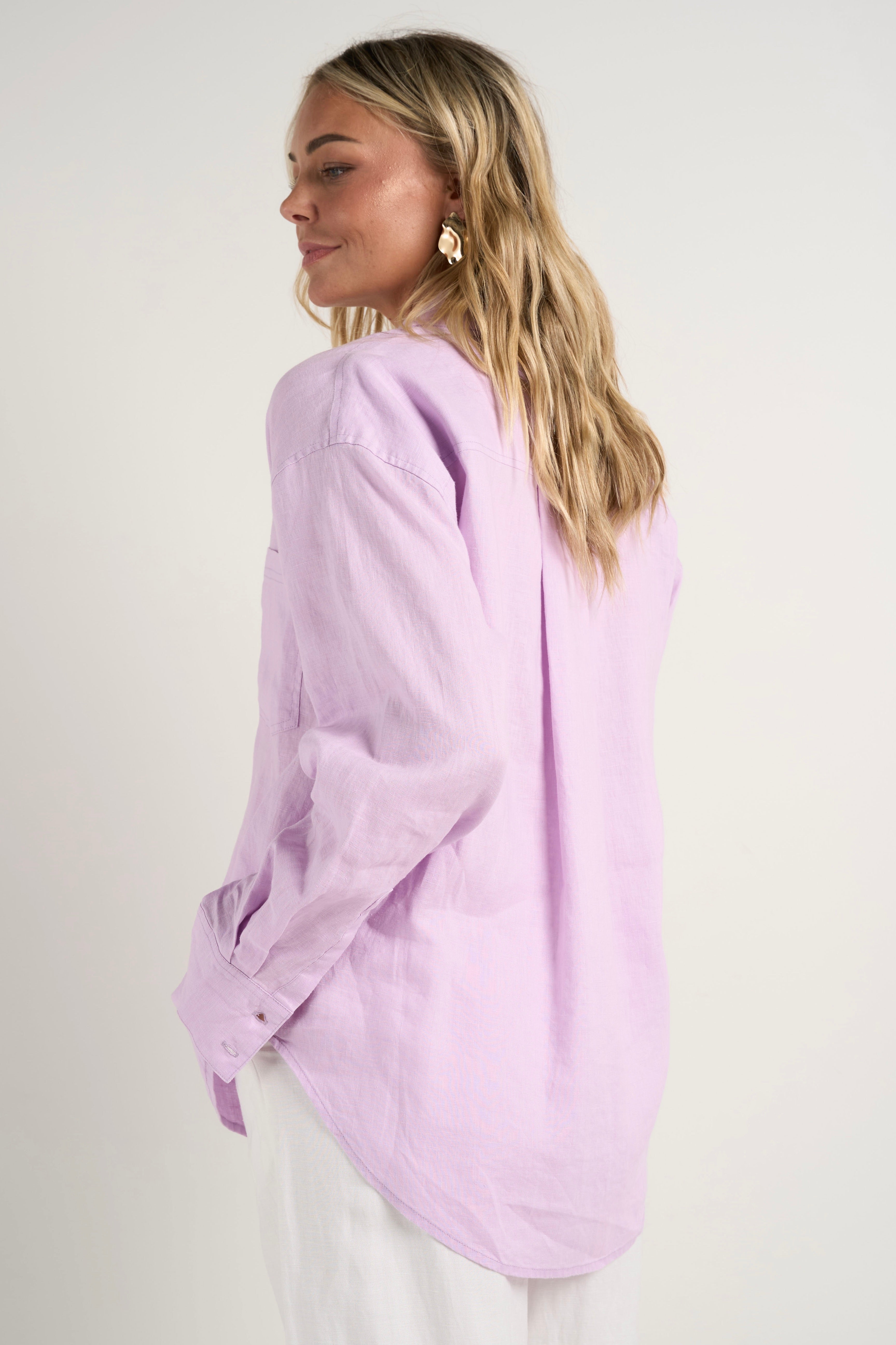 Optimum Lilac Linen Oversized Shirt for Women - Soft & Breathable Loose Fit Button Down Shirt - Perfect for Casual Outfits, Beach Cover-Up & Summer Layering