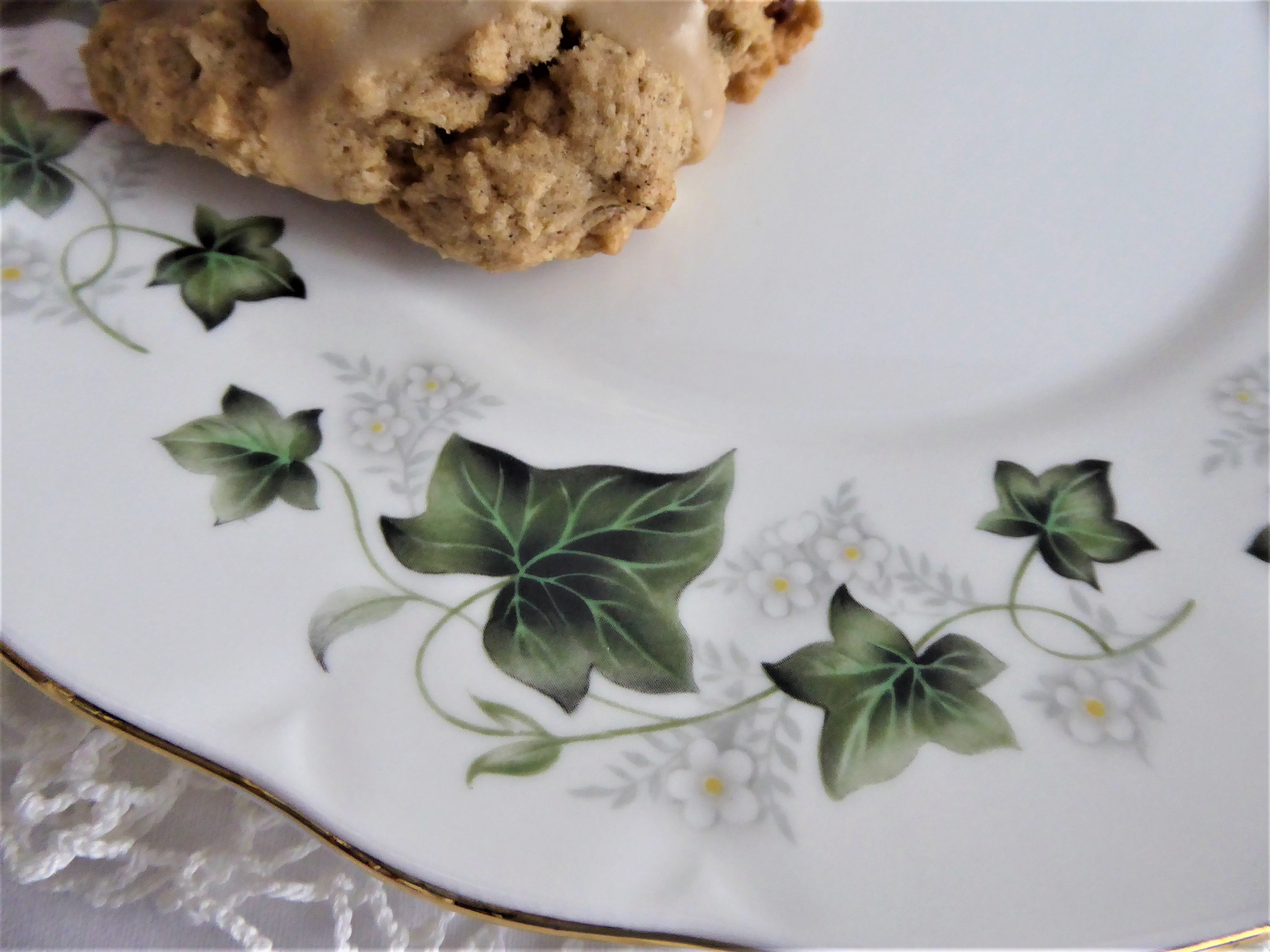 Vintage 1970s Duchess Ivy England Bone China Cake Serving Plate with Green Leaves - Elegant Tea Party, Wedding, and Dessert Display