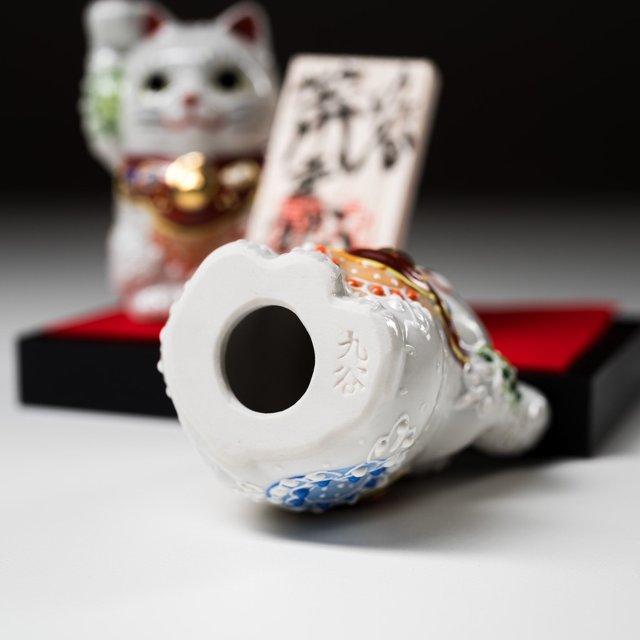 Kutani Ware Lucky Cat Pair Ornament - Japanese Momo Cat Figurine for Home Decor & Good Fortune | Perfect for Living Room, Office, or Gift