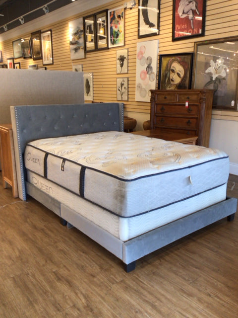 Modern Grey Nailhead Upholstered Bed - Queen Size Platform Bed Frame with Button Tufted Headboard for Bedroom Decor