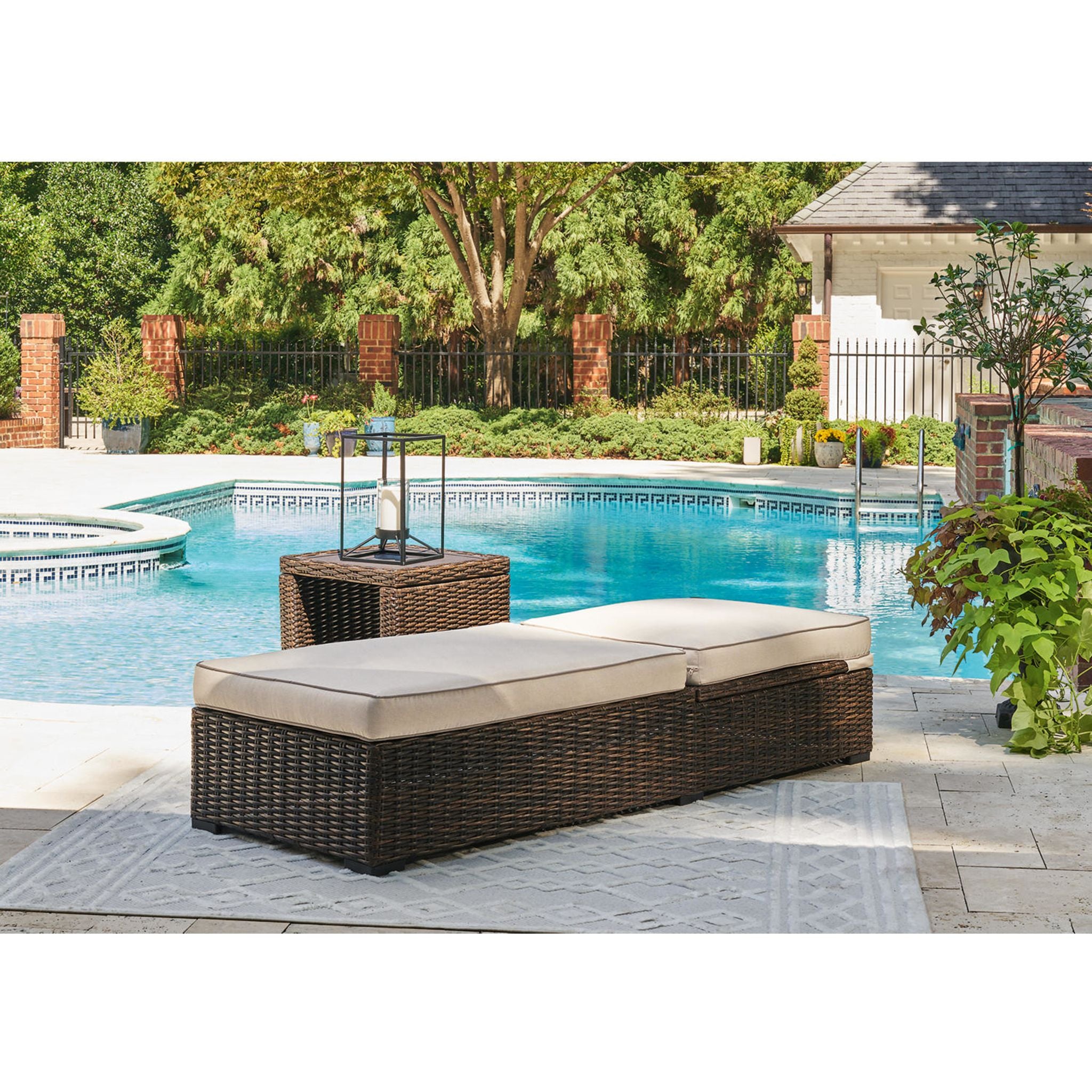 Premium Coastline Bay Outdoor Chaise Lounge with Waterproof Cushion - Patio, Poolside & Beach Relaxation Furniture for Backyard, Garden & Resort Use