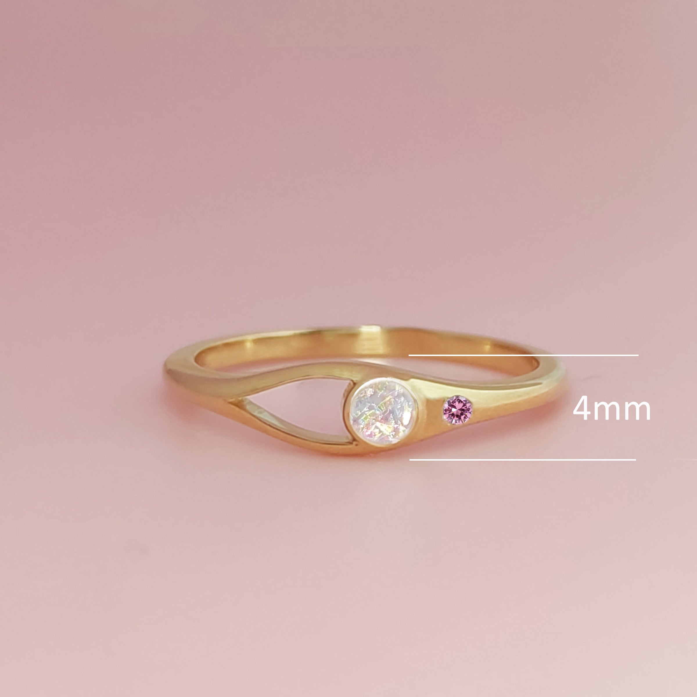Elegant Gold Ashes Ring for Men & Women - Handcrafted Memorial Jewelry for Loved Ones - Perfect for Remembrance, Gifts & Special Occasions