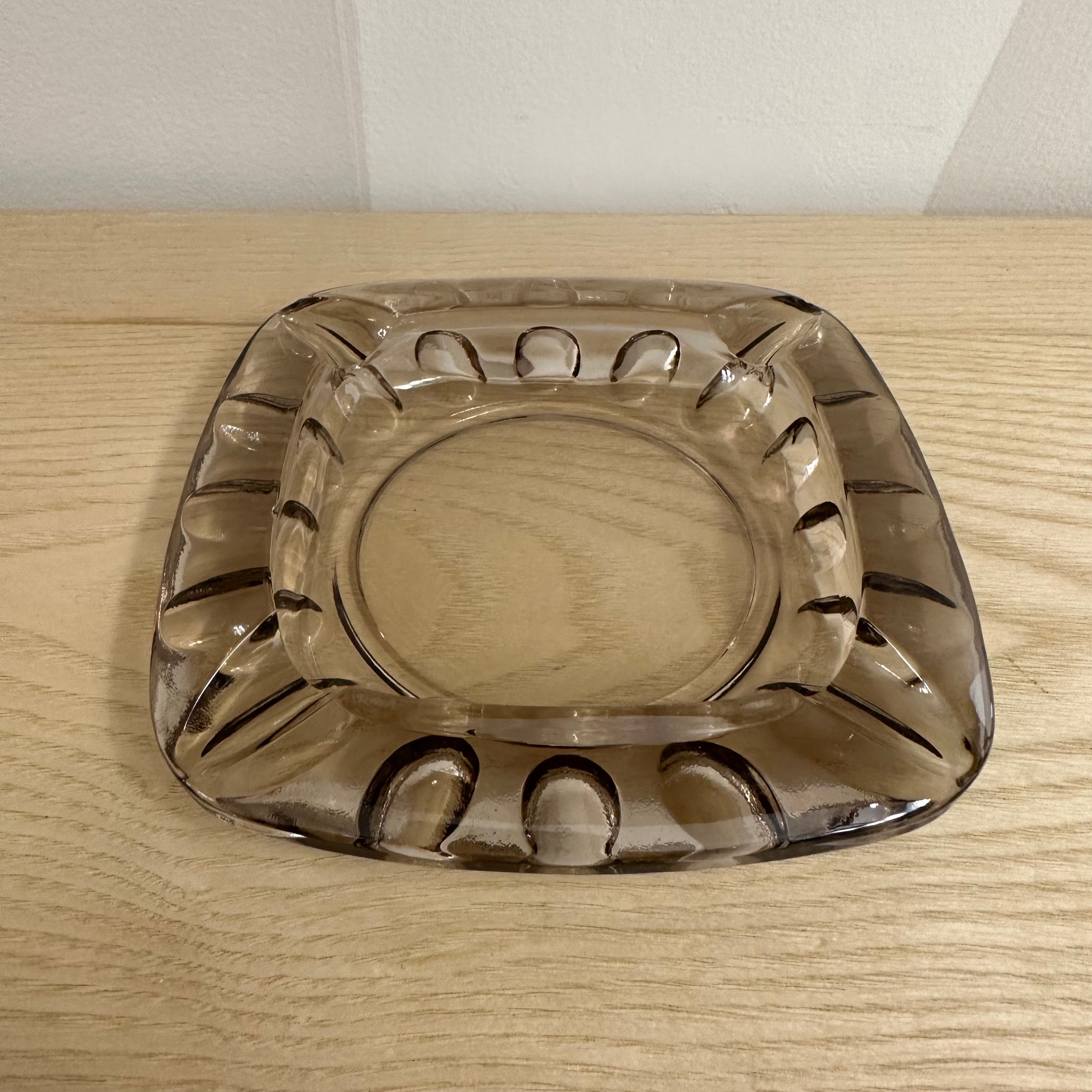 Elegant Smoked Glass Ashtray for Cigarettes & Cigars - Premium Home Decor & Smoking Accessories for Indoor & Outdoor Use