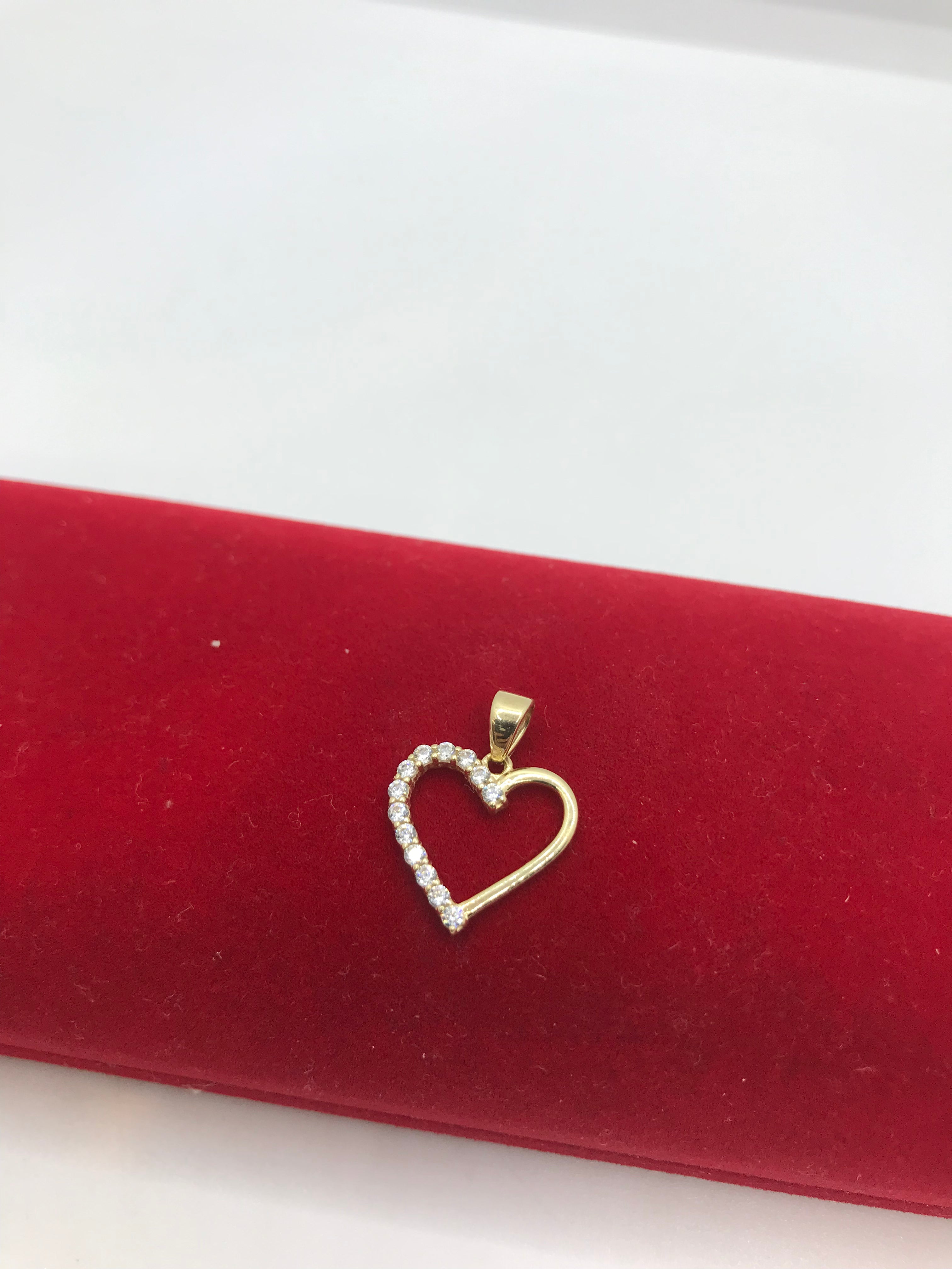 10K Gold Heart Pendant Necklace for Women - Dainty & Elegant Jewelry Gift for Valentine's Day, Anniversary, or Birthday - Perfect for Everyday Wear & Special Occasions