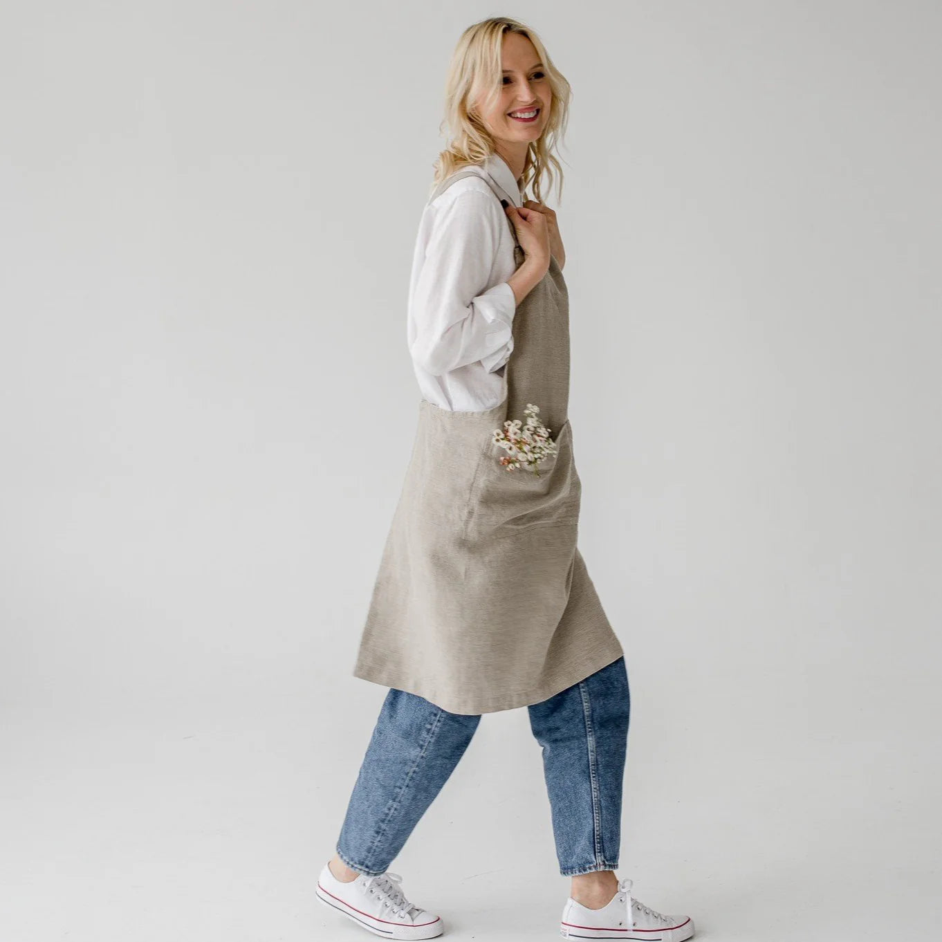 Premium Linen Crossback Apron - Natural & Breathable Kitchen Apron for Cooking, Baking & Grilling - Perfect for Chefs, Home Cooks & BBQ Enthusiasts