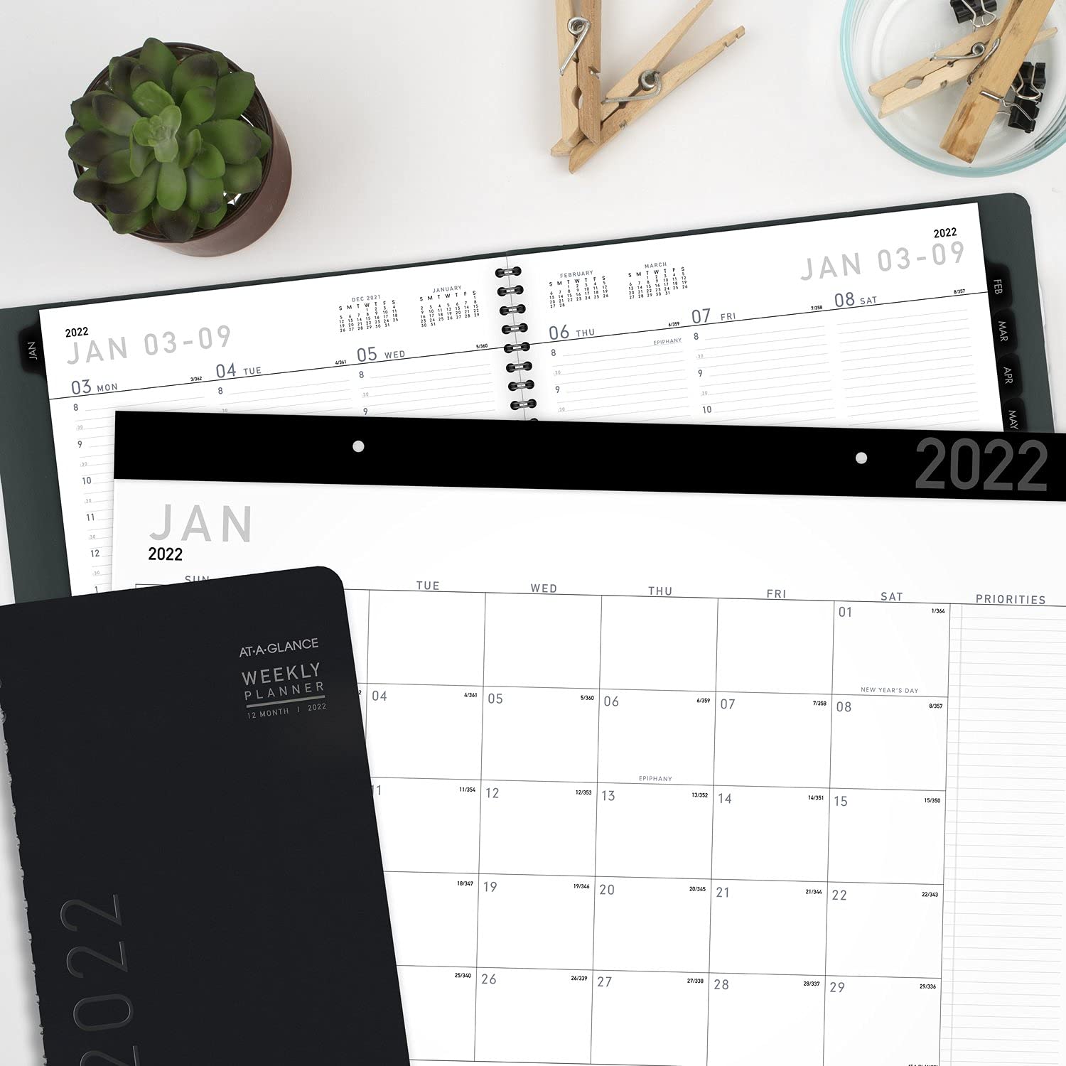 2022 AT-A-GLANCE Monthly Desk Calendar - 21.75