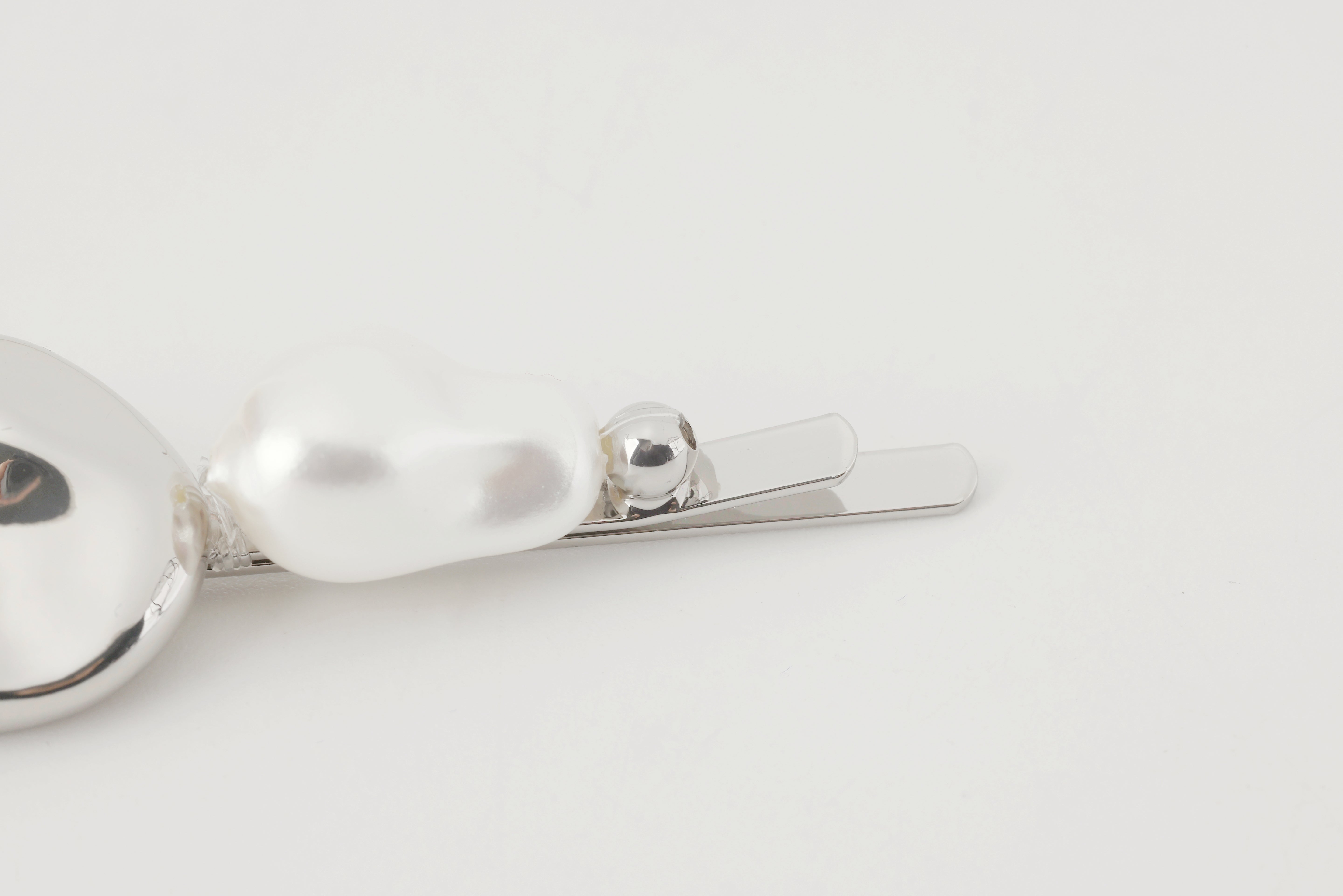 Elegant Glamour Distort Hair Clip Set with Faux Pearls - Perfect for Weddings, Parties & Everyday Styling