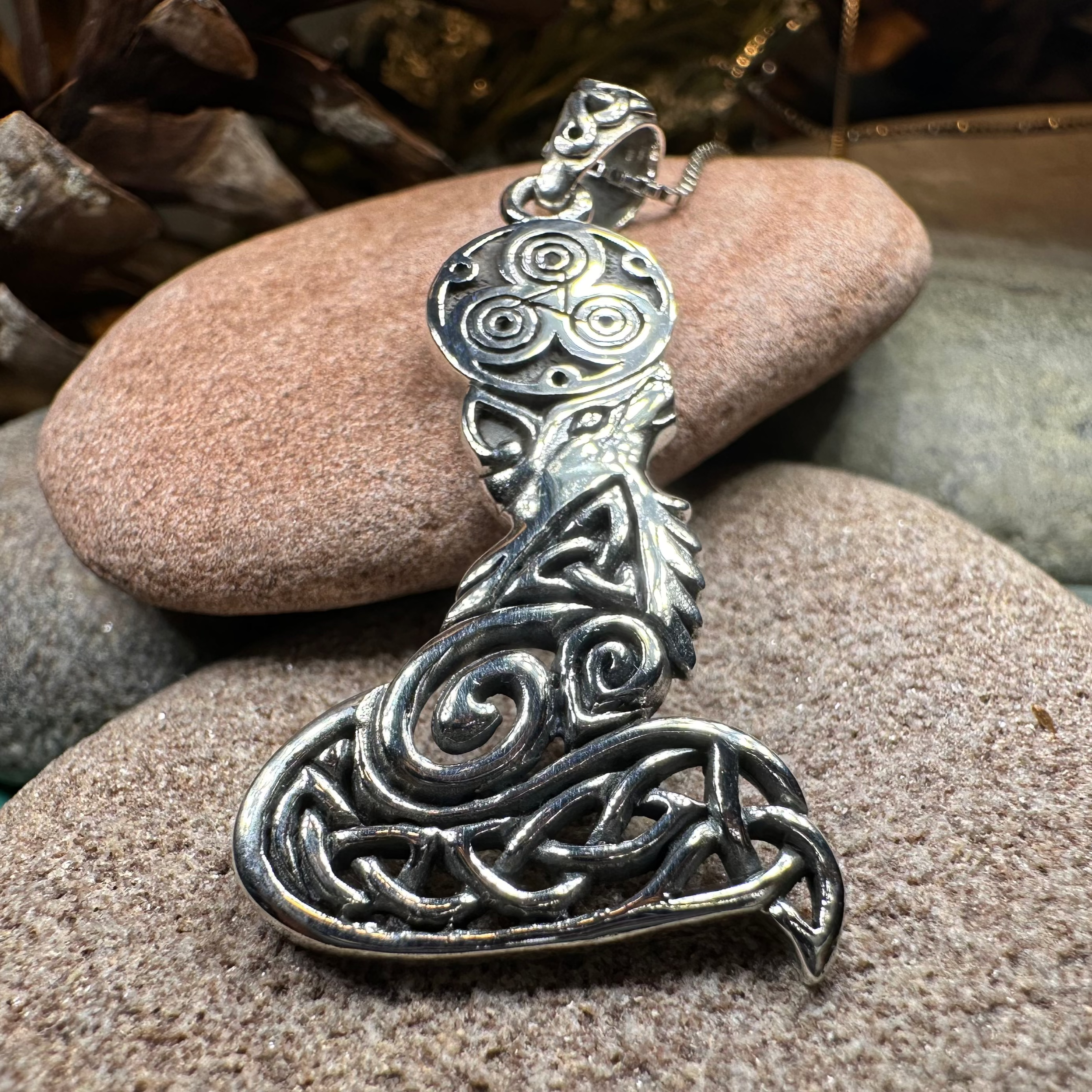 Celtic Forest Fox Pendant Necklace - Elegant Animal Jewelry for Women, Perfect Gift for Nature Lovers & Boho Style Outfits