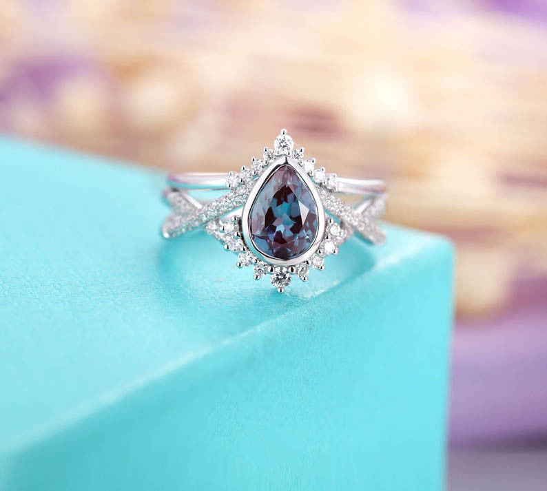 Vintage Pear Shaped Alexandrite Moissanite Engagement Ring Set - 14K Gold Wedding Band for Women, Unique Promise & Bridal Jewelry Gift for Anniversary, Proposal & Special Occasions