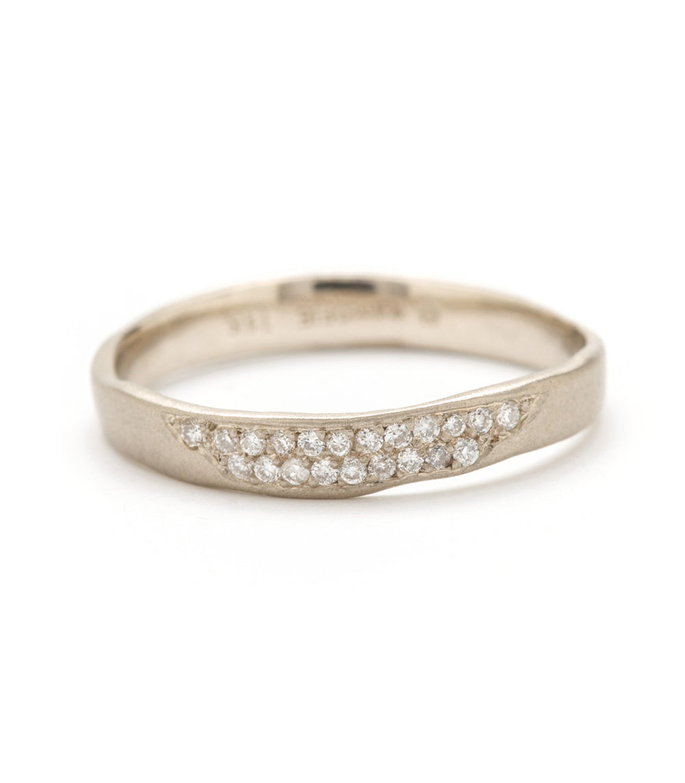 Elegant 3mm Gold Wedding Band with Pave Diamond Accents - Vintage Torn Paper Edge Design for Bridal Jewelry & Anniversary Gifts