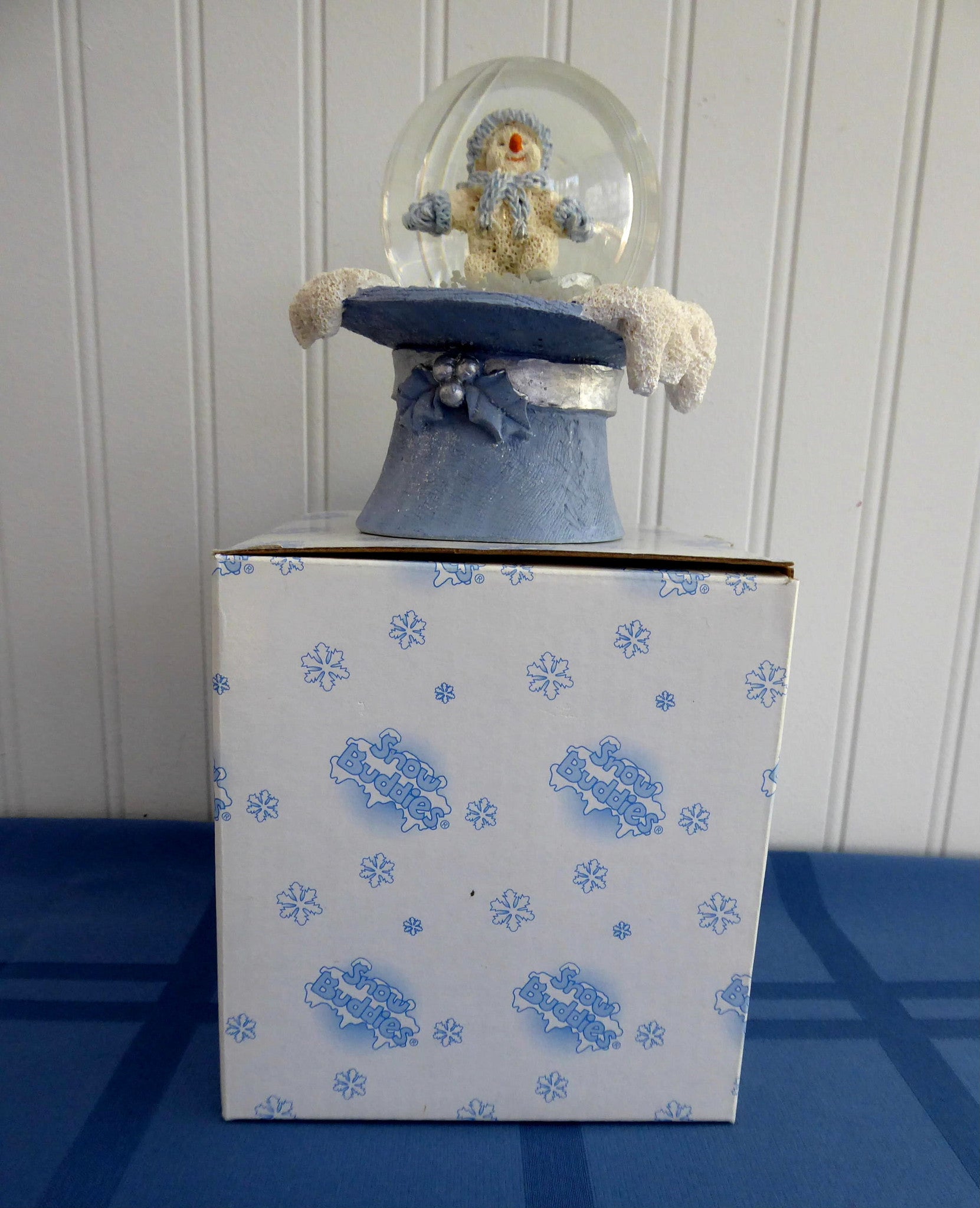Snow Buddies Snow Globe - Christmas Winter Snowman Decor for Tabletop, Blue & White - Perfect for Holiday Home Decor, Gift Giving & Festive Centerpiece
