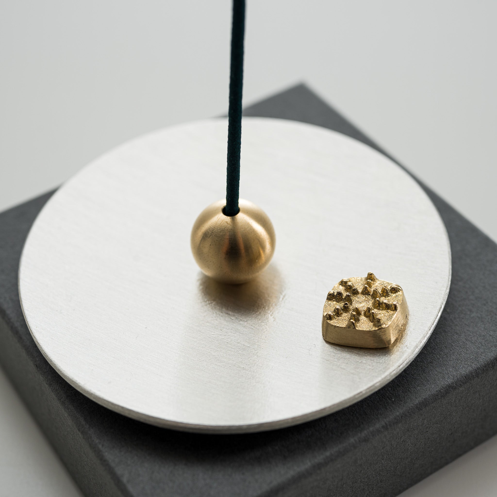 NOUSAKU Japanese Incense Holder Plate - Round Zen Style for Aromatherapy & Meditation - Handcrafted Traditional Metal Incense Burner for Home, Office & Yoga Studio Decor