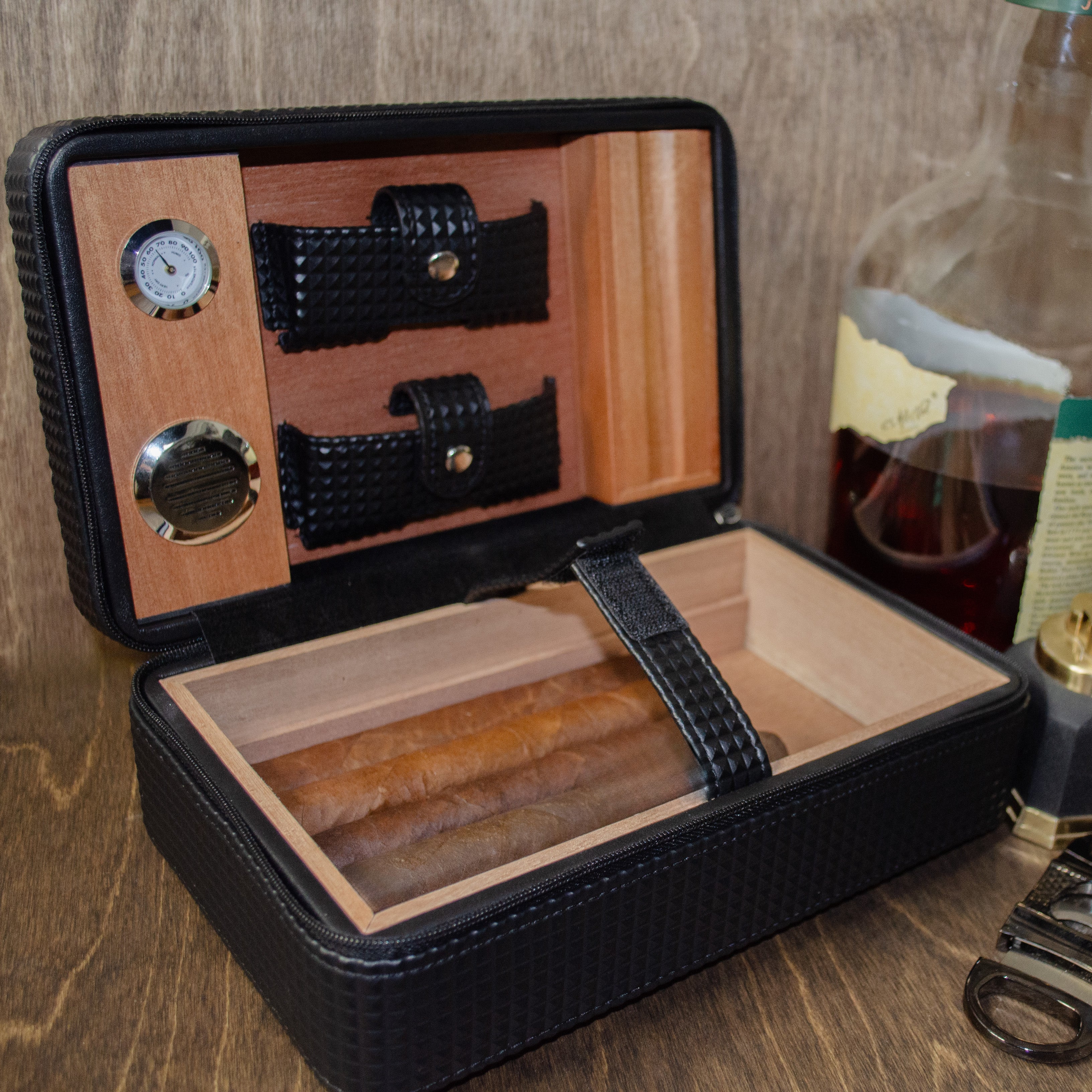 Premium Visol Marvel Diamond Pattern Leather Cigar Case – Large Travel Humidor for Cigars, Perfect for Business Trips, Gifts & Outdoor Adventures