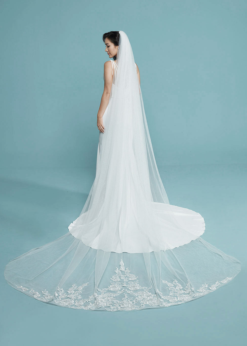 Elegant Serenity Veil Cathedral Wedding Veil with Beaded Lace Trim - Perfect for Bridal Gowns, Formal Weddings & Romantic Photo Shoots
