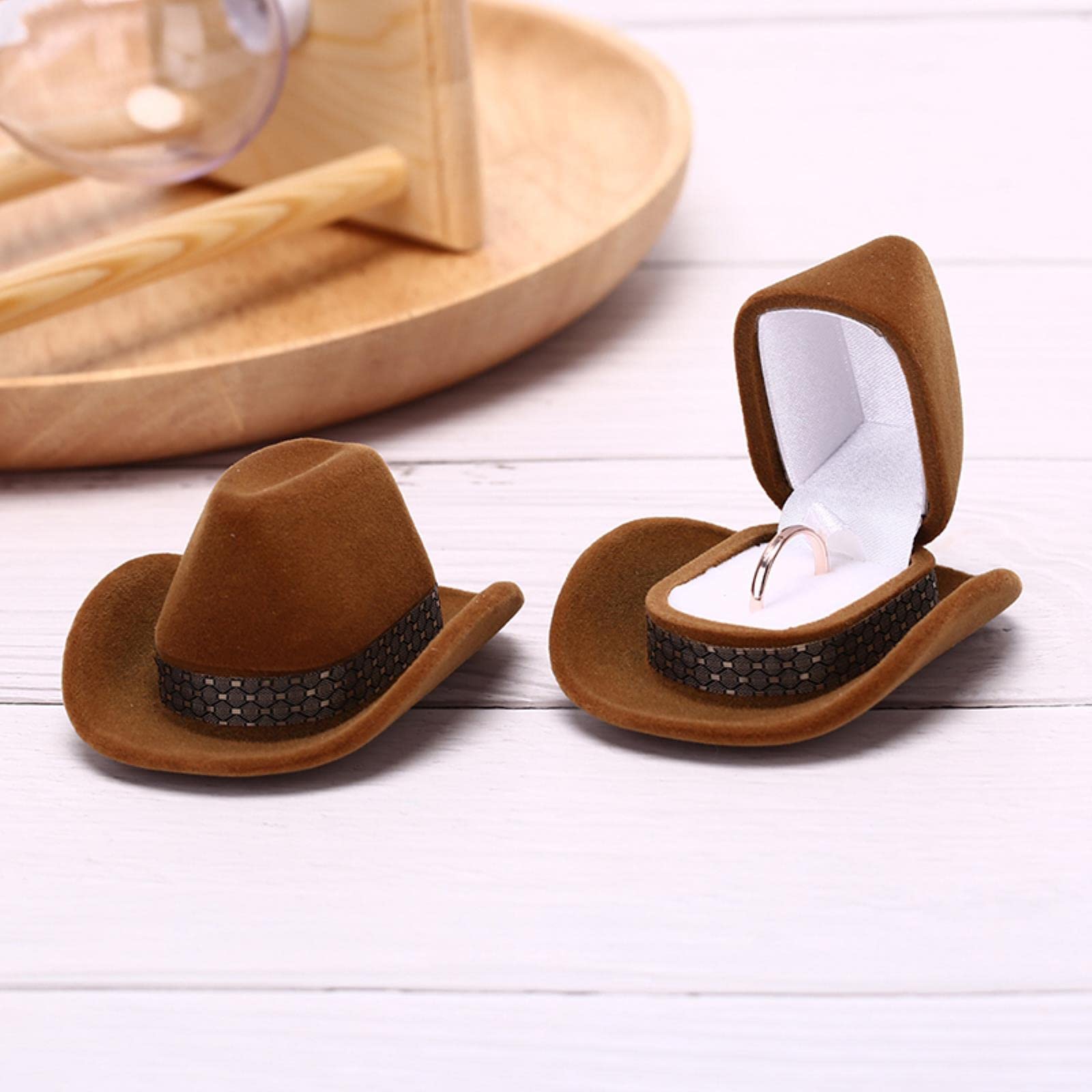 1 Piece Creative Cowboy Hat Shaped Ring Box - Velvet Jewelry Display Case for Rings, Earrings & Small Accessories - Perfect for Jewelry Stores, Gift Packaging & Travel Storage
