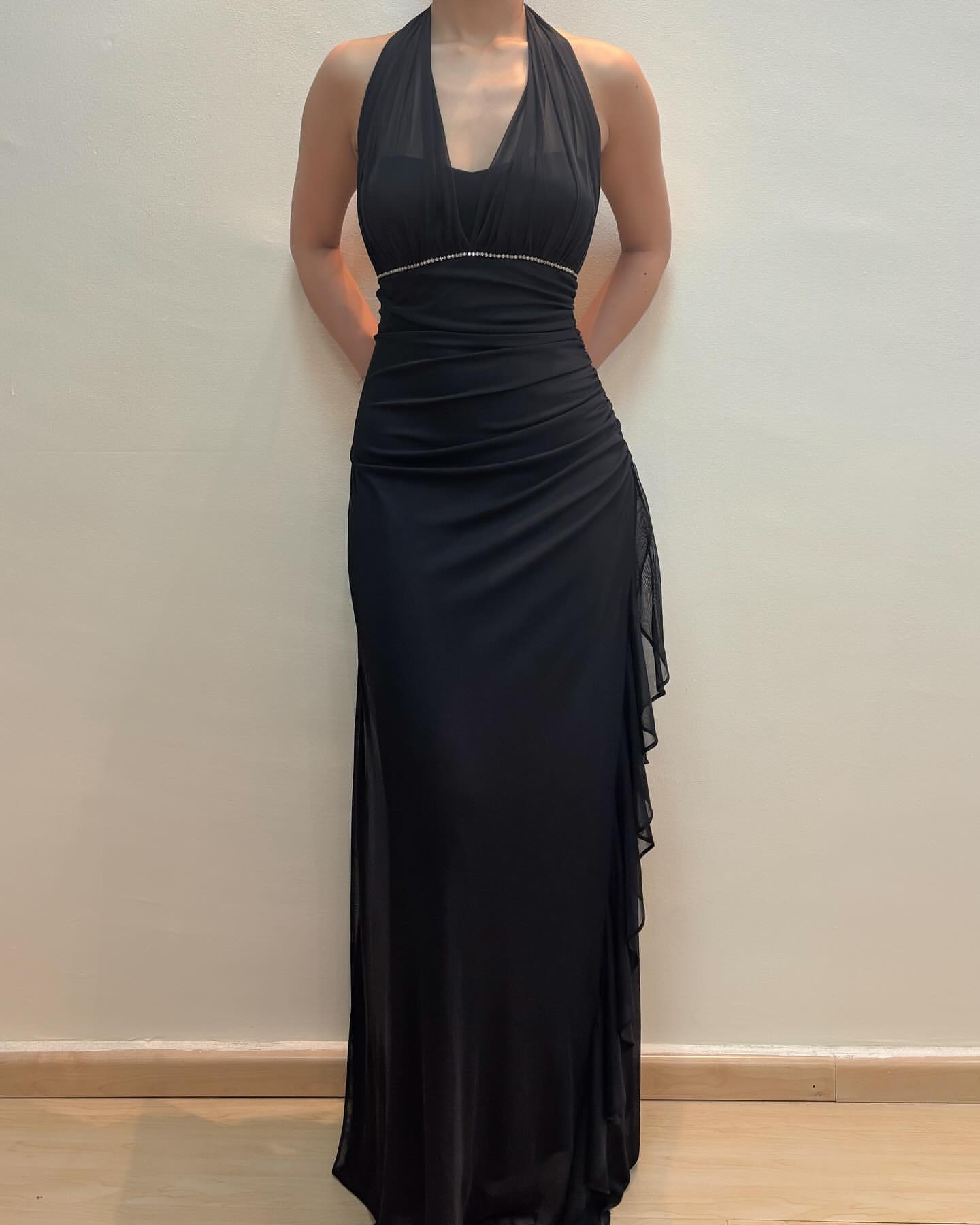 Elegant Black Halter Neck Ruffle Sheath Prom Dress - Vintage Formal Gown J5886 for Homecoming, Evening Parties & Special Occasions