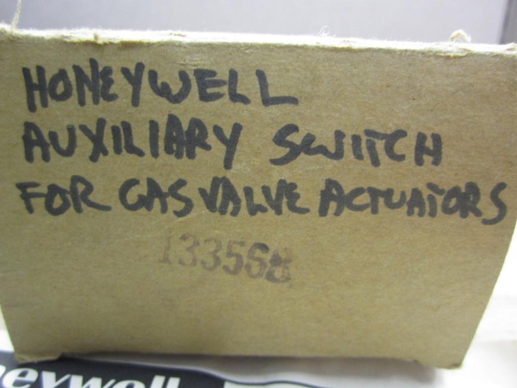 Honeywell Gas Valve Auxiliary Switch V4055/62 & V9055 - Replacement Part for HVAC Systems | Compatible with Honeywell Inc. Models 133568 | Ideal for Home Heating and Commercial Boiler Applications