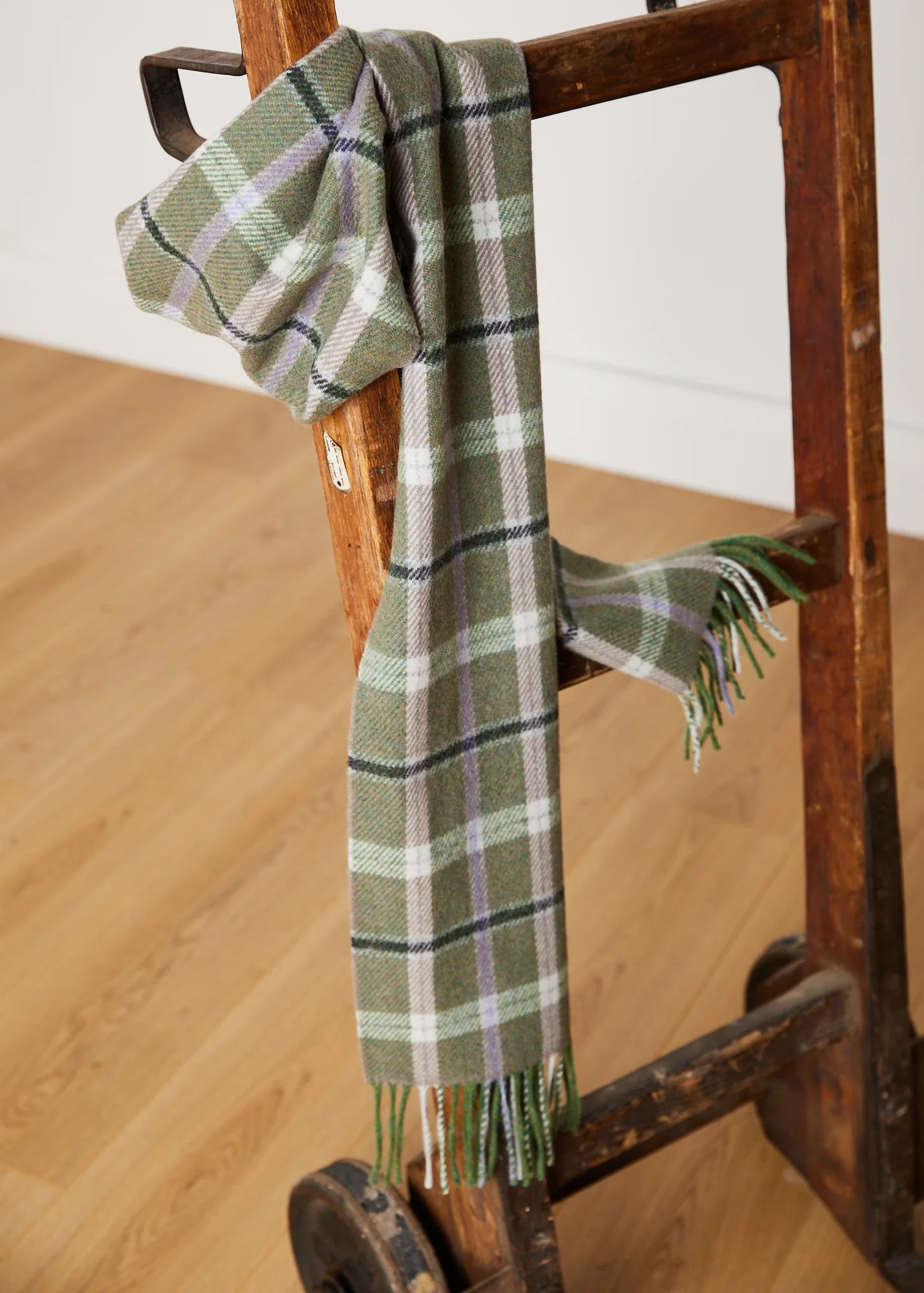 Foxford Lambswool Scarf - Soft Winter Wrap for Men & Women, Green Mink Color, Warm & Cozy Accessory for Cold Weather, Outdoor Activities & Fashion Style