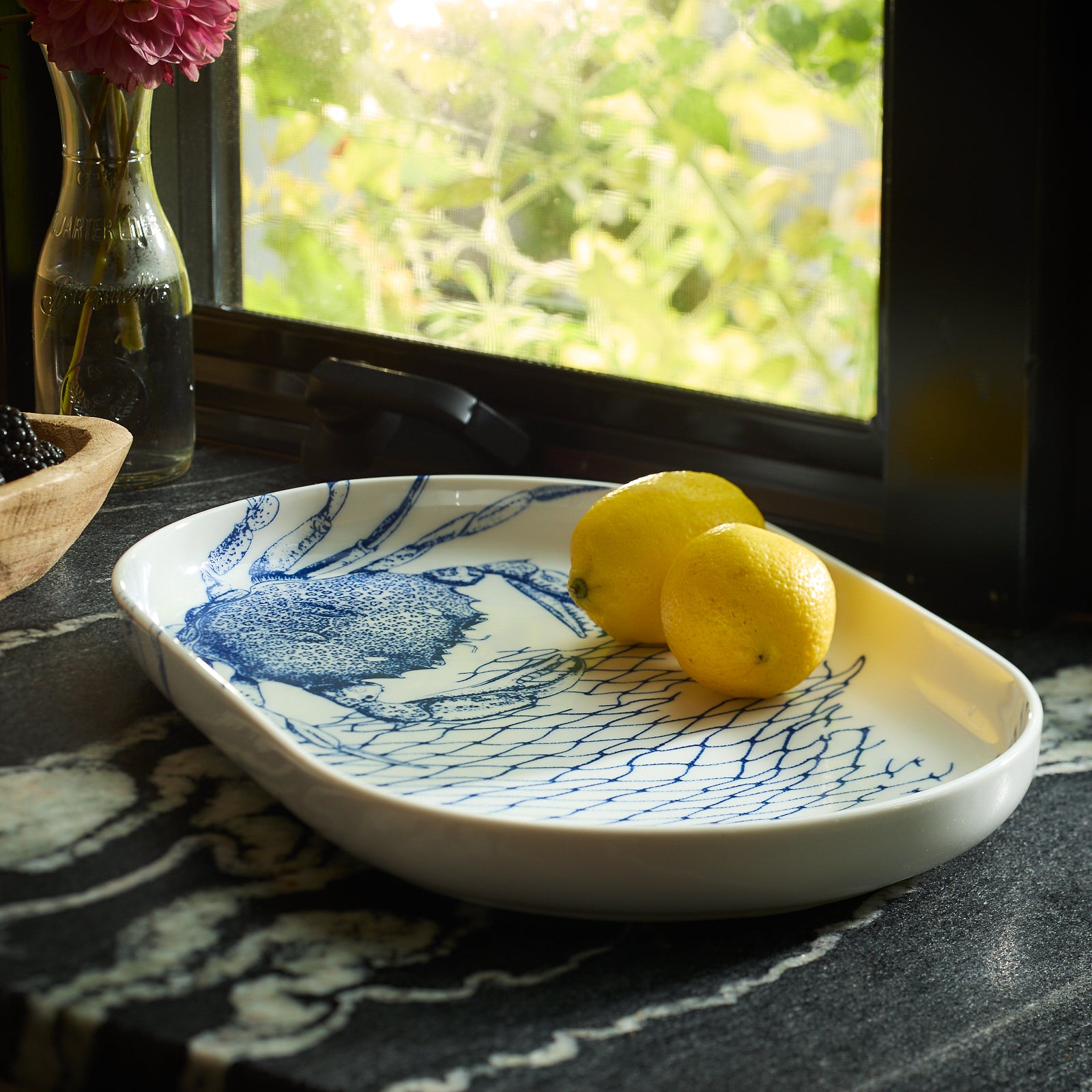 Premium Crab-Shaped Large Coupe Oval Serving Platter - Elegant Seafood Dinnerware for Parties, Weddings & Special Occasions