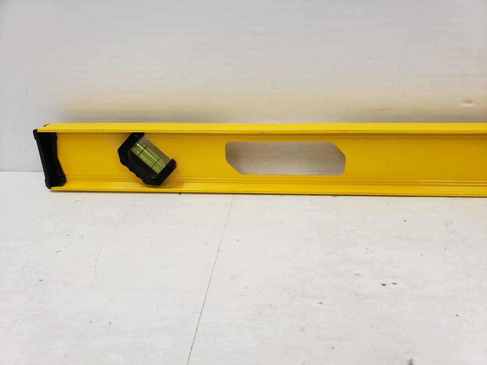Stanley 42-076 24-Inch Magnetic Tool Box Level - Perfect for Construction, Carpentry, and DIY Home Projects